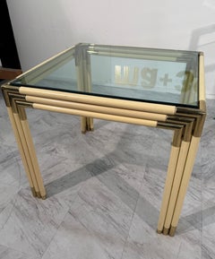 Quadratischer Beistelltisch mit Gestell aus Messing, lackiertem Bambus und Glasplatte, 1970er Jahre