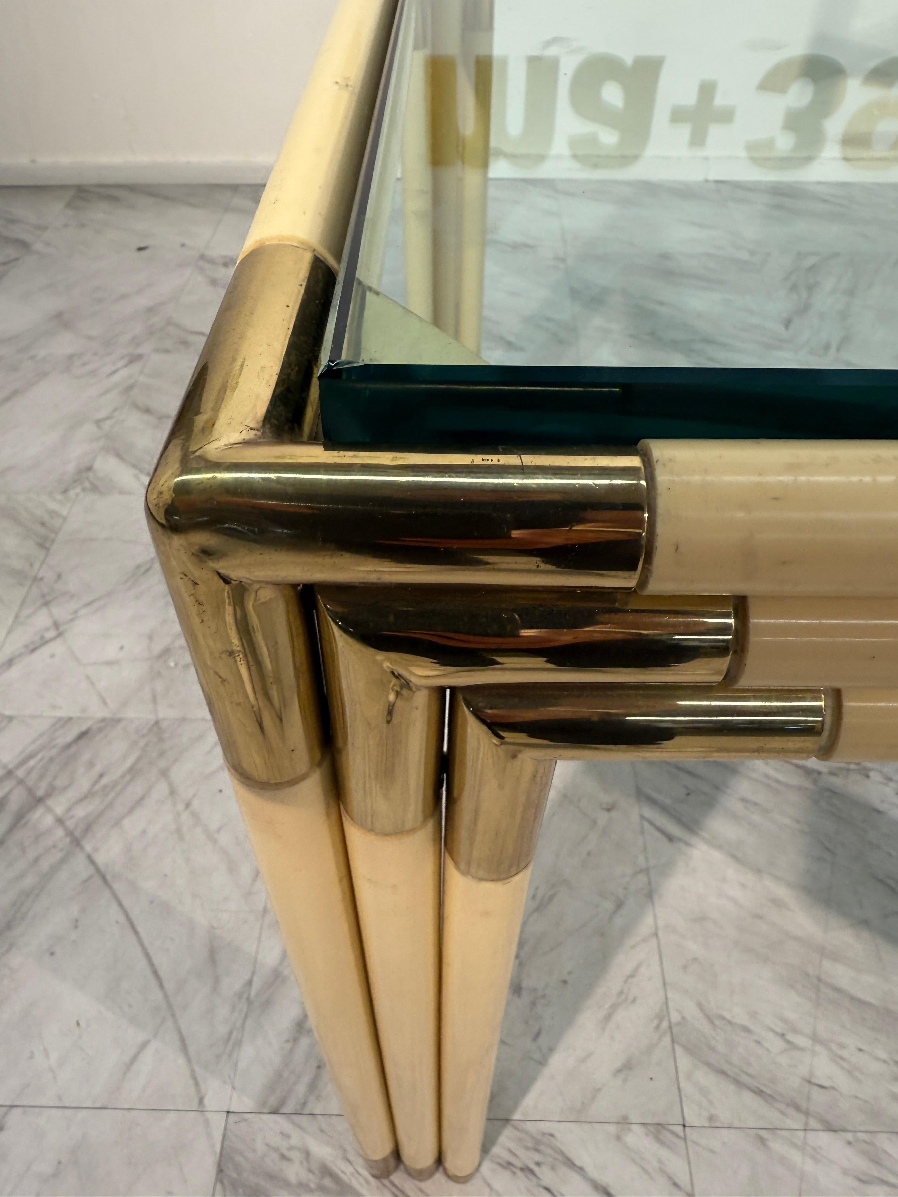 Table d'appoint carrée avec cadre en laiton, bambou laqué et plateau en verre, 1970 en vente 1