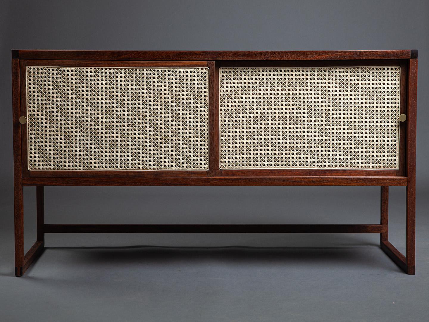 Le buffet carré brésilien en bois massif et design en paille par Amilcar Oliveira en vente 3