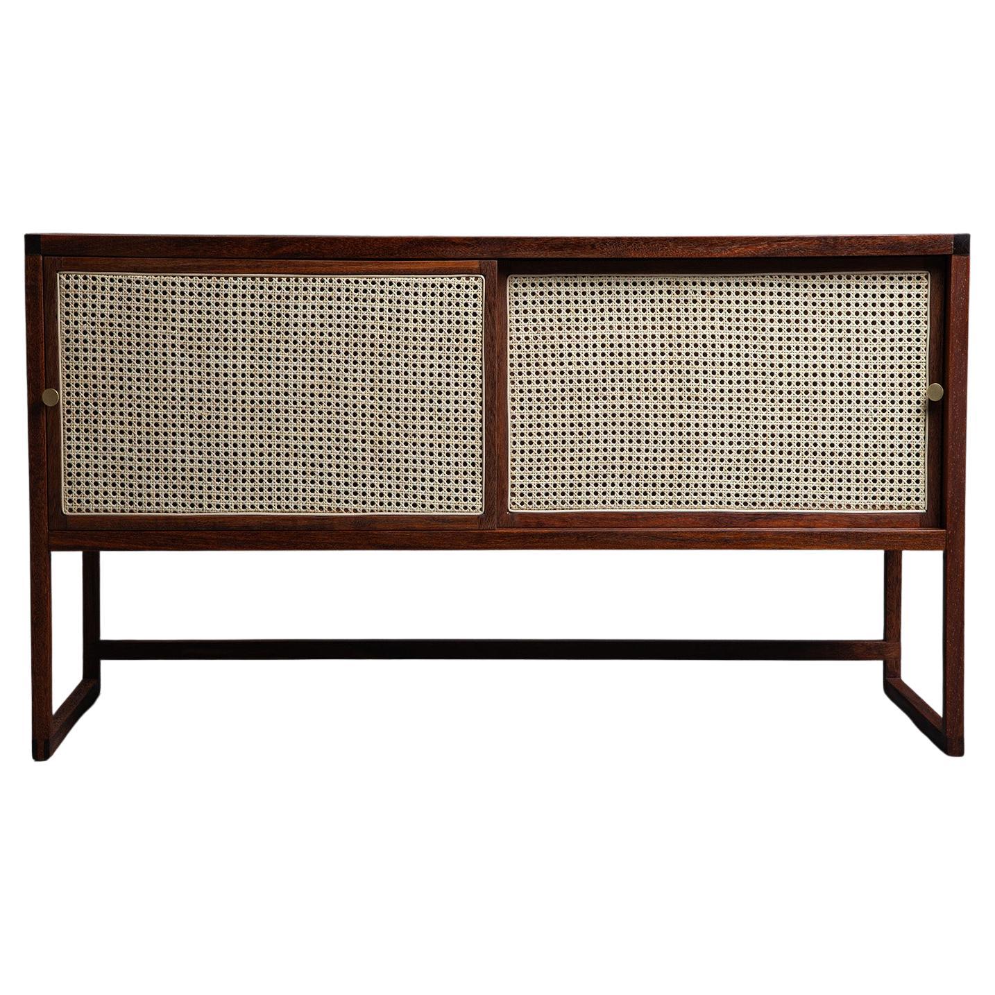 Le buffet carré brésilien en bois massif et design en paille par Amilcar Oliveira en vente