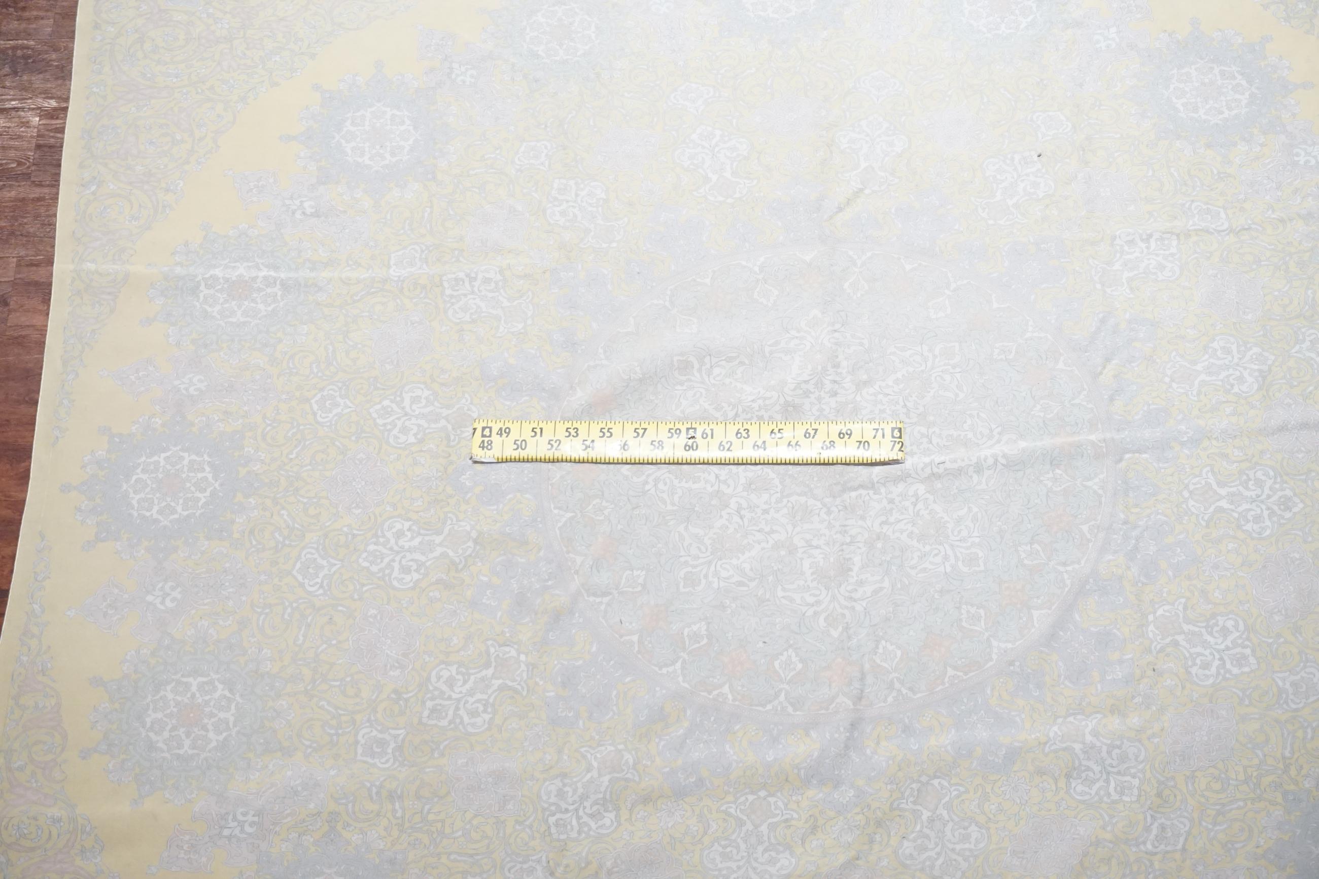 Quadratischer signierter feiner Seidenteppich aus Täbris, um 1970 (Ende des 20. Jahrhunderts) im Angebot