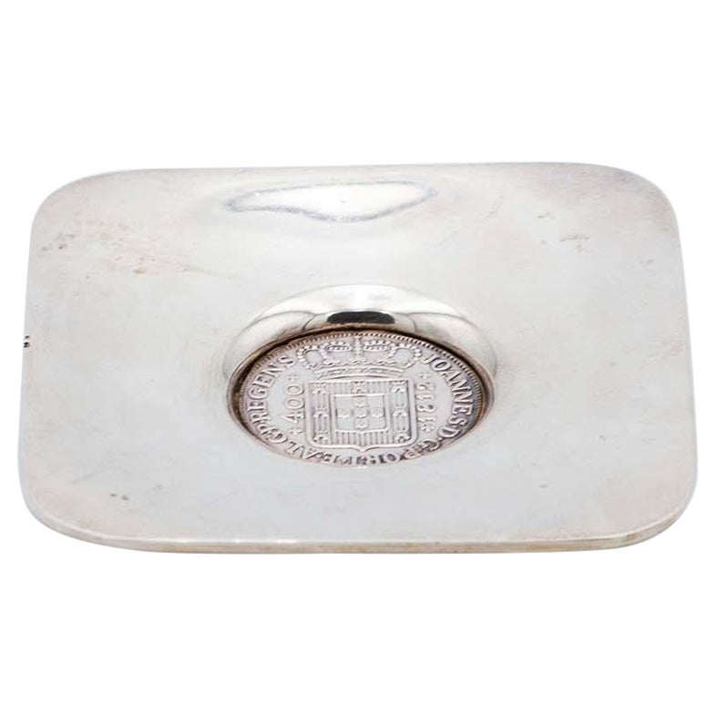 Square silver saucer with an inlaid coin of D. João For Sale