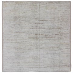 Modern Design Rug in Square-Size with Subtle off White & Touch of Earth Tones