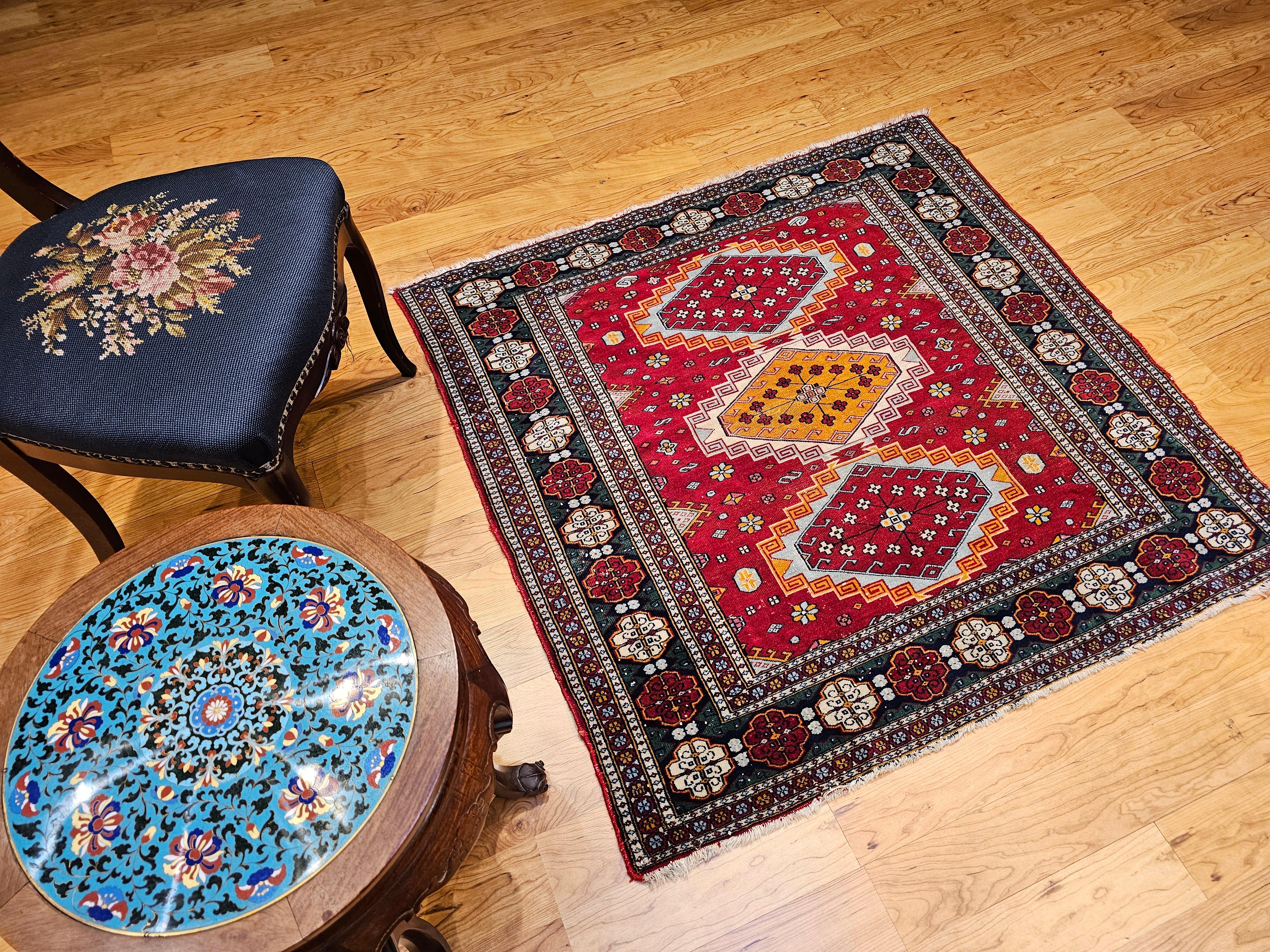 Alfombra Tribal Persa Vintage Cuadrada en venta 5