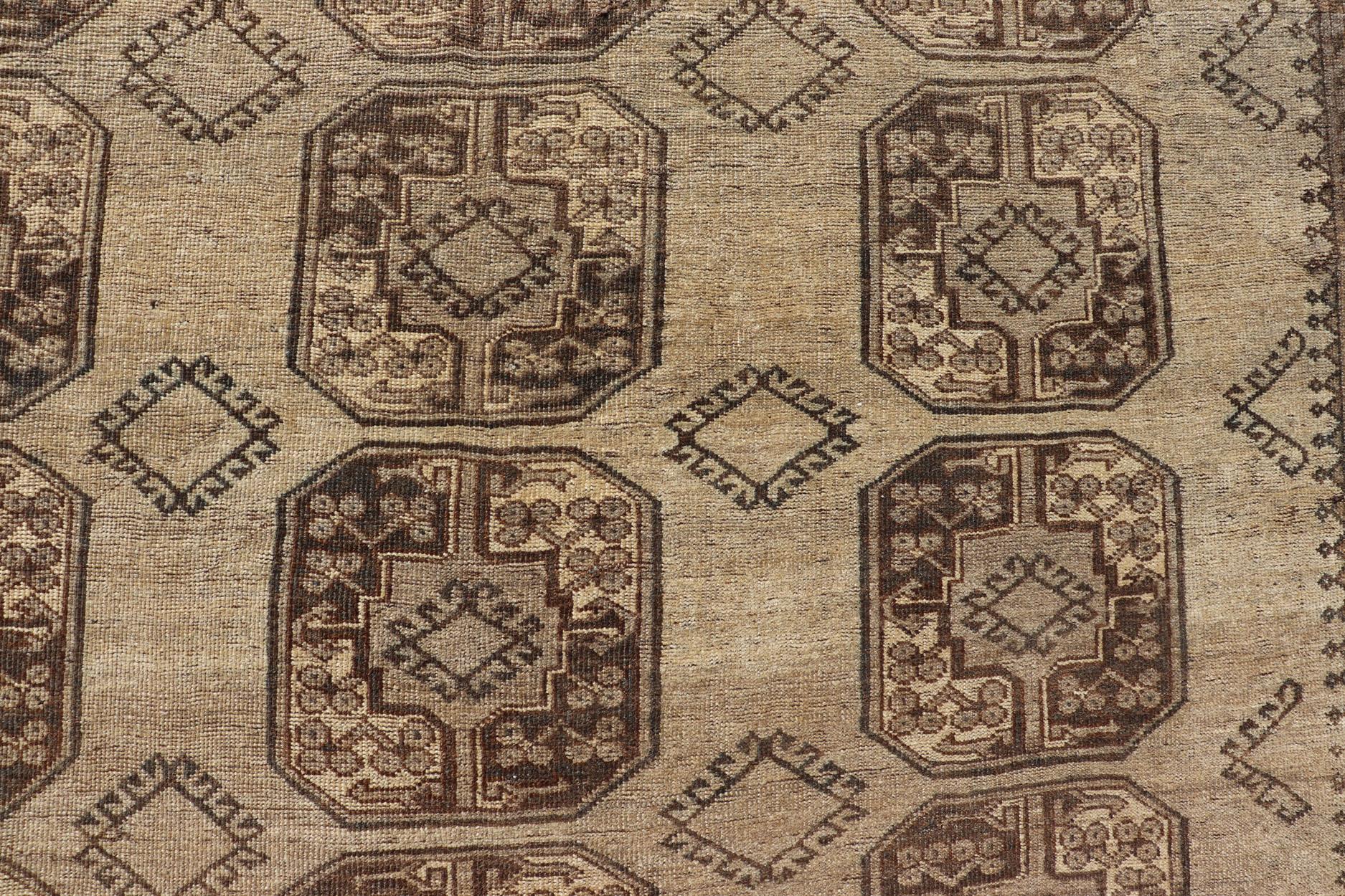 20ième siècle Tapis carré Turkomen Ersari noué à la main en laine avec motif de Gul répétitif en vente