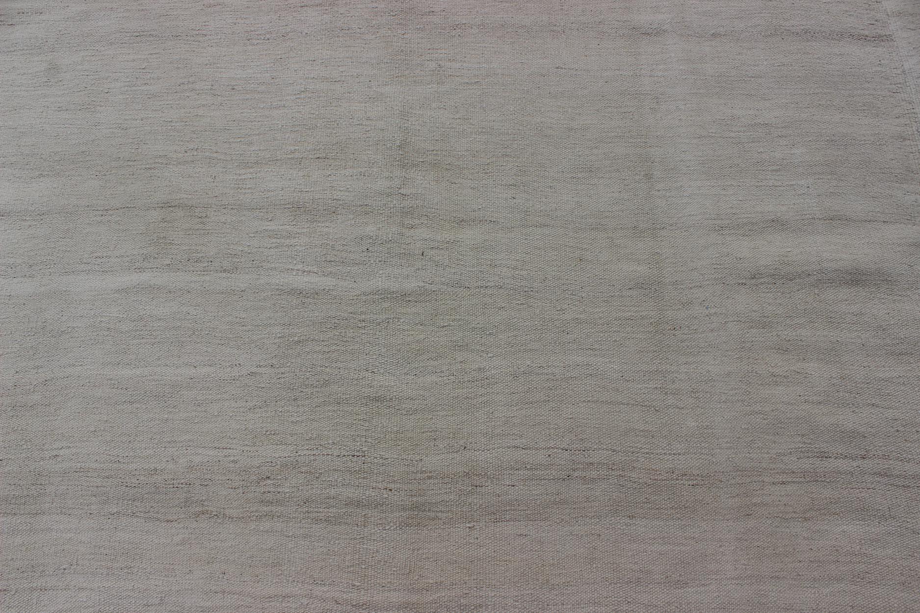 Square-Sized Large Midcentury Turkish Kilim Rug with Subtle Variegated Cream For Sale 5