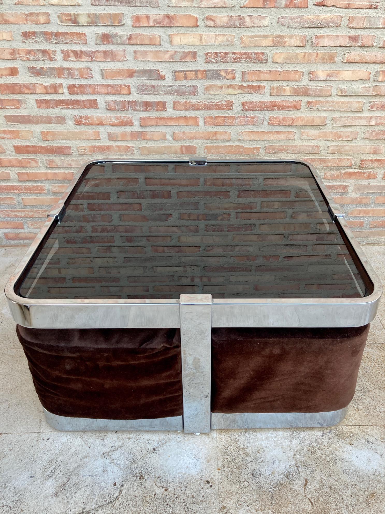 Vintage square smoked glass and steel coffee table with four nesting stools. 
A beautiful low table for living room in a beautiful vintage style, ideal for a cocktail or coffee. 
Vintage style coffee table made from a steel structure and finished