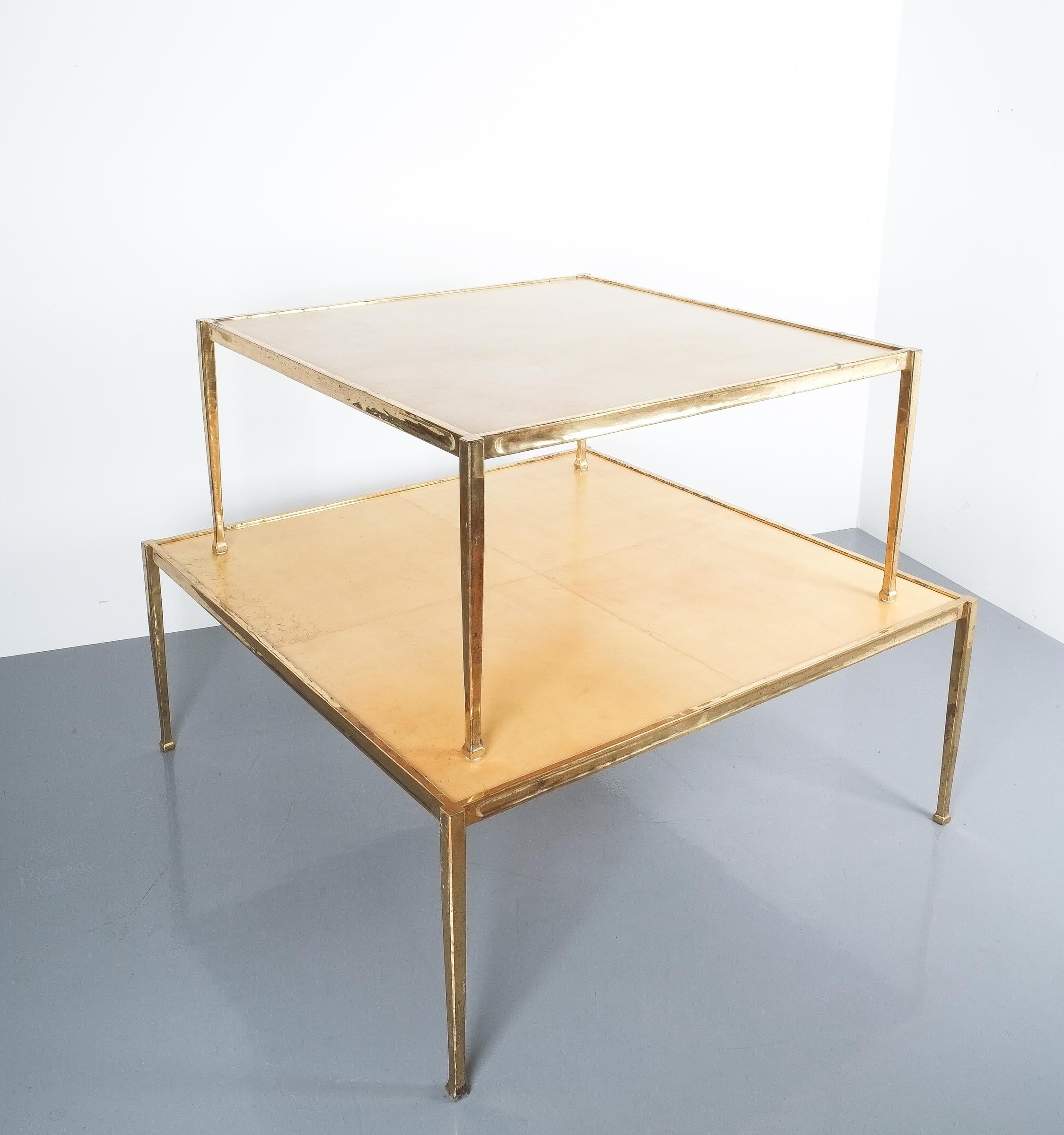 Quadratischer Couchtisch aus massivem Messing mit Pergament, Frankreich, 1965 im Angebot 3