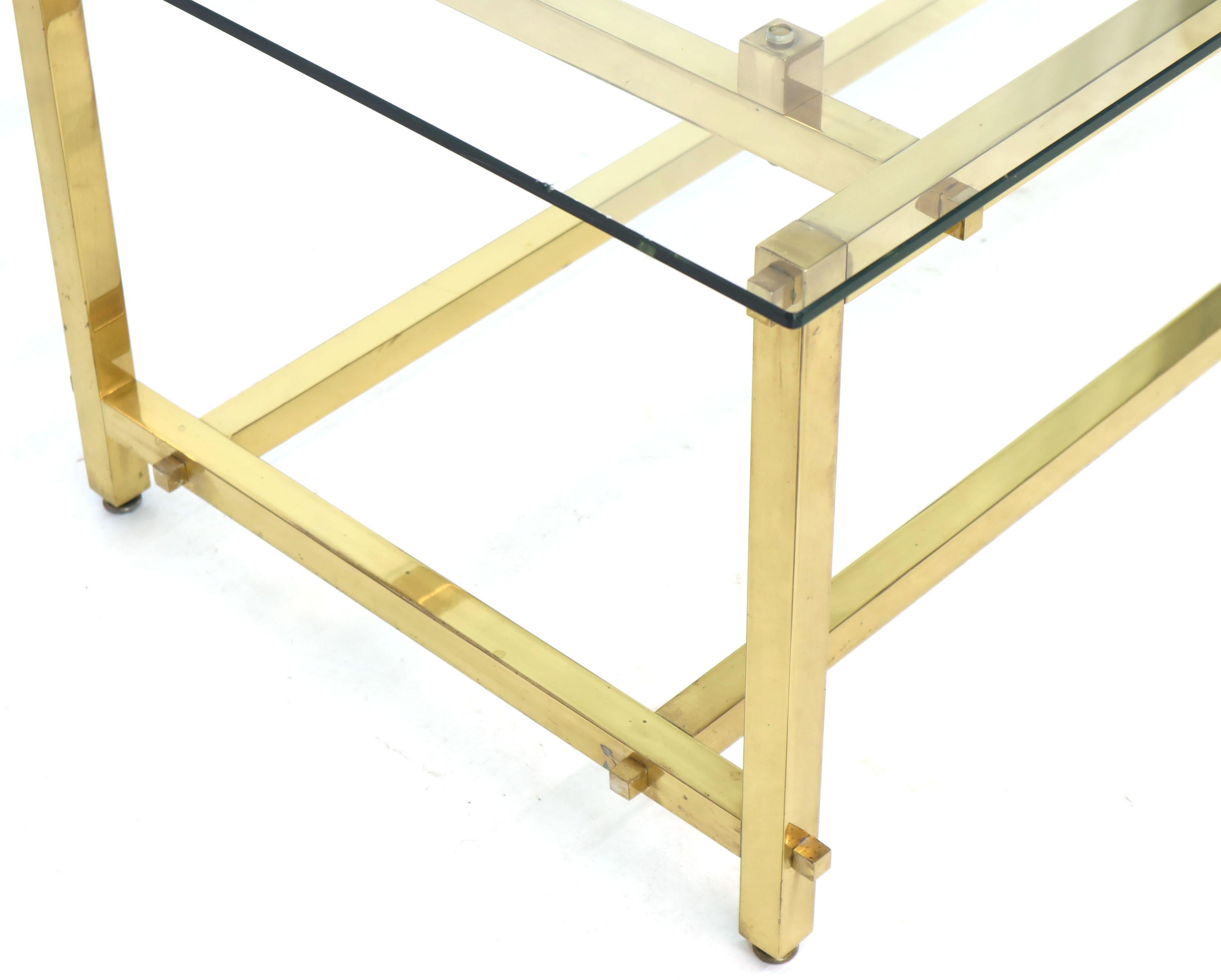 Table basse carrée rectangulaire à profil en laiton massif et base architecturale en vente 1