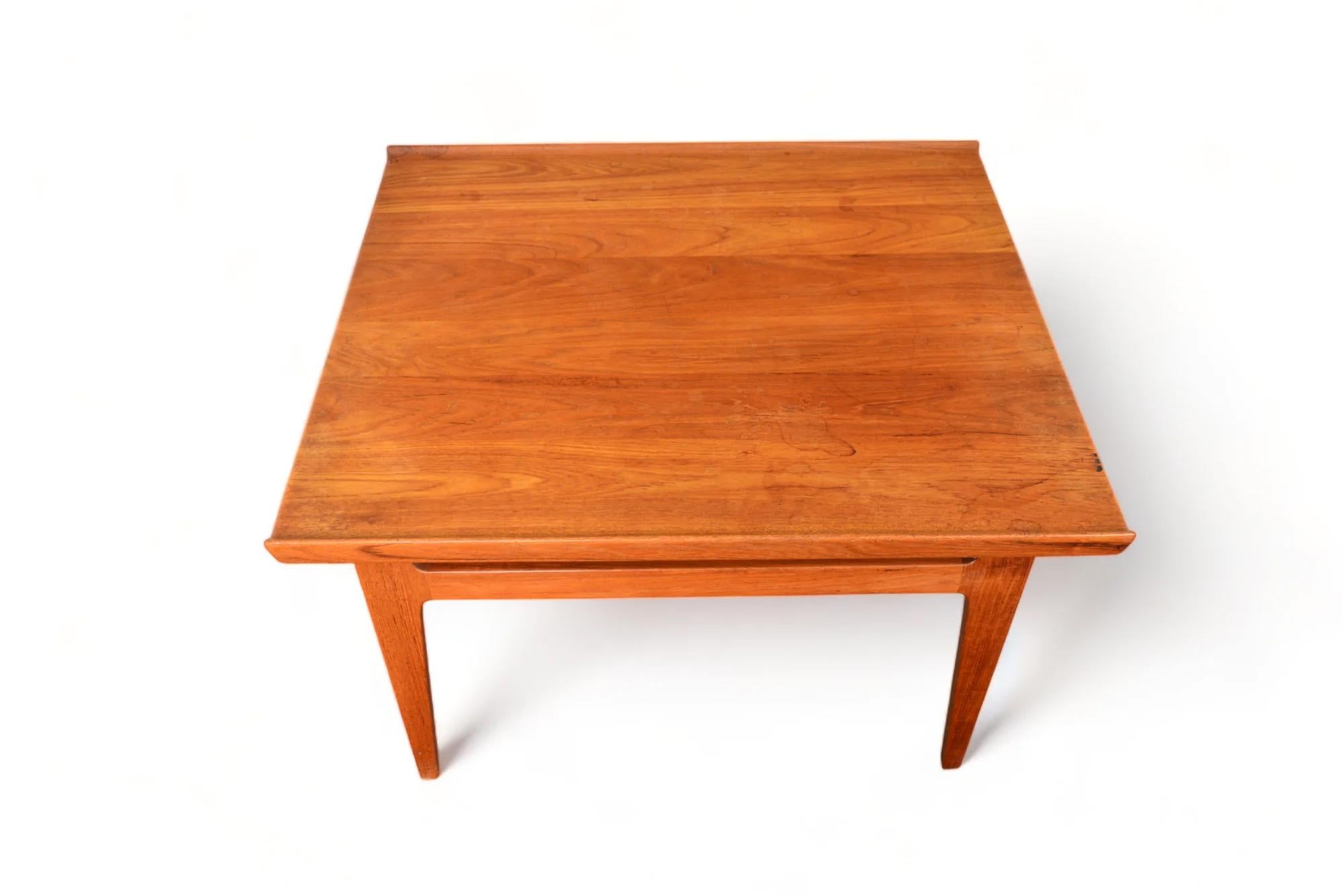 Square Solid Teak Coffee Table By Finn Juhl In Good Condition For Sale In Berkeley, CA