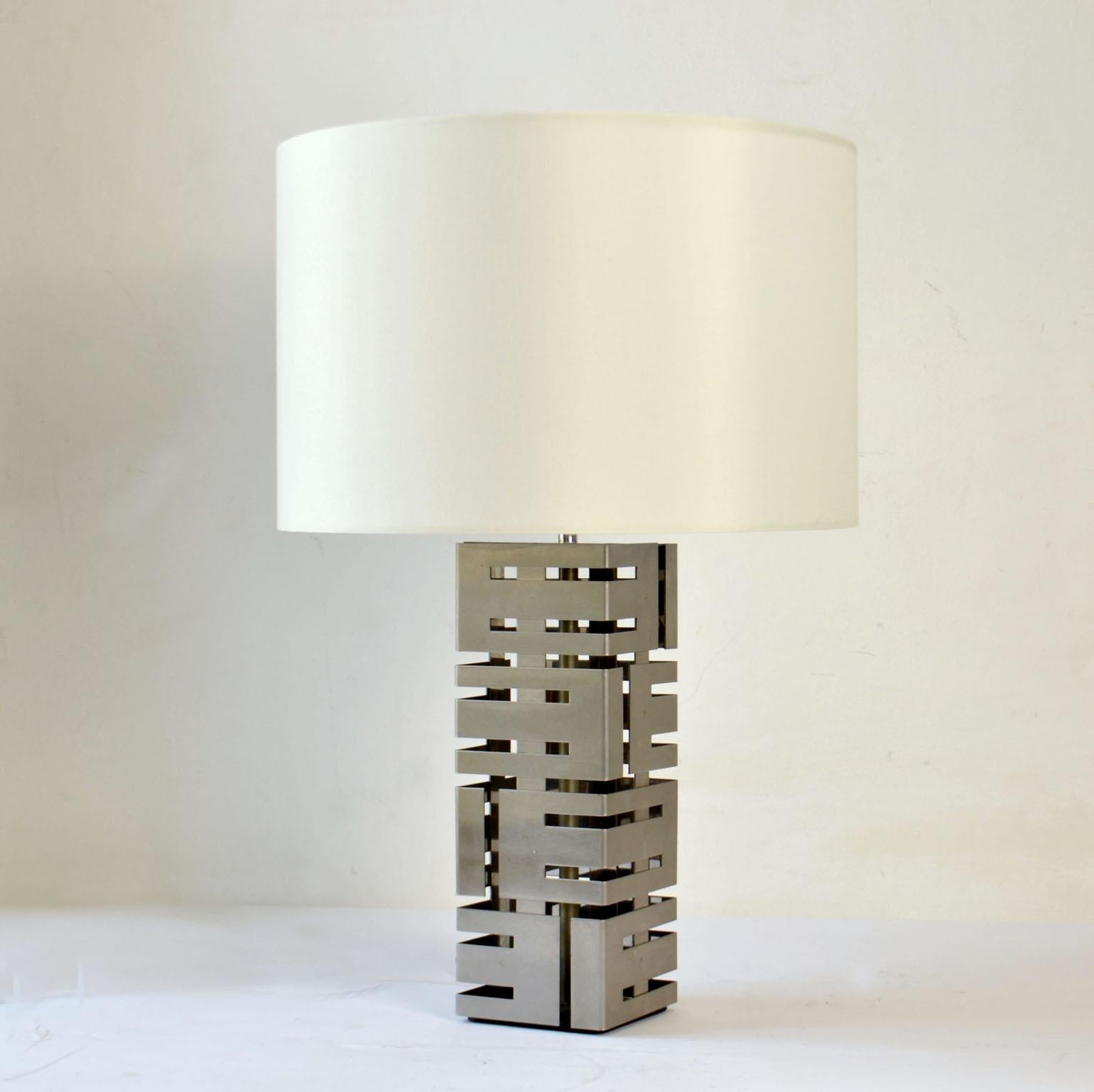 Lámparas de mesa cuadradas de acero inoxidable by Laurel Lamp Company Estadounidense en venta