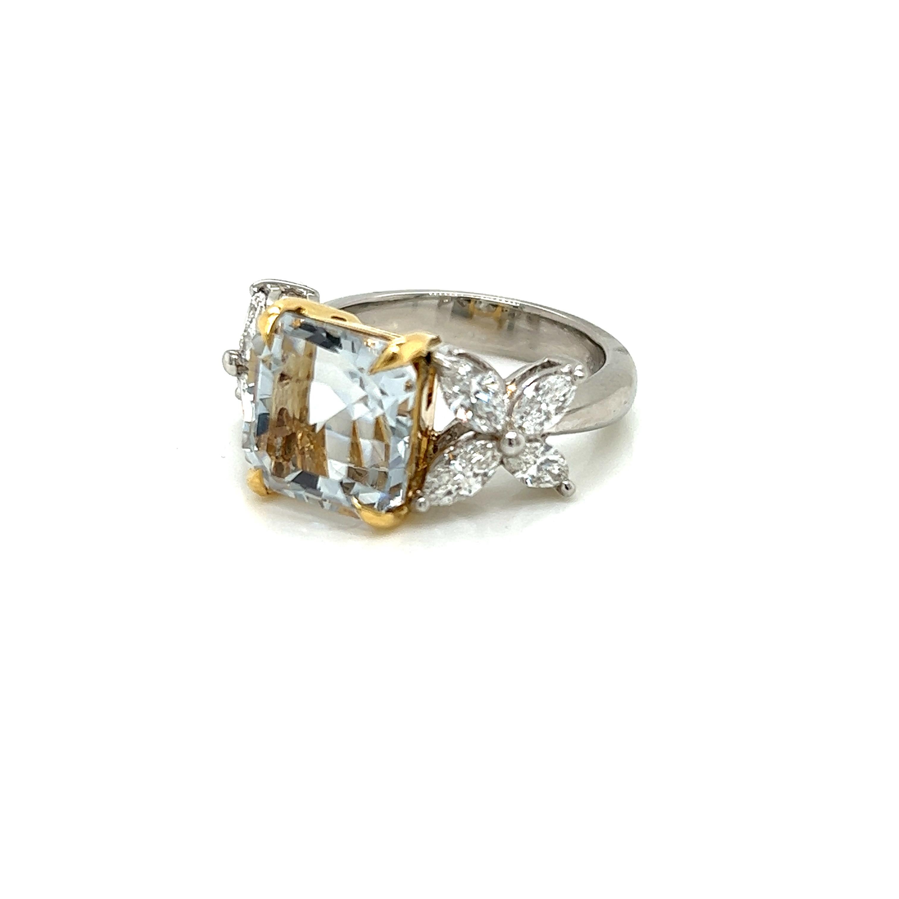 Square-step Aquamarine and Marquise Diamonds Ring in Platinum and Yellow Gold In New Condition For Sale In London, GB