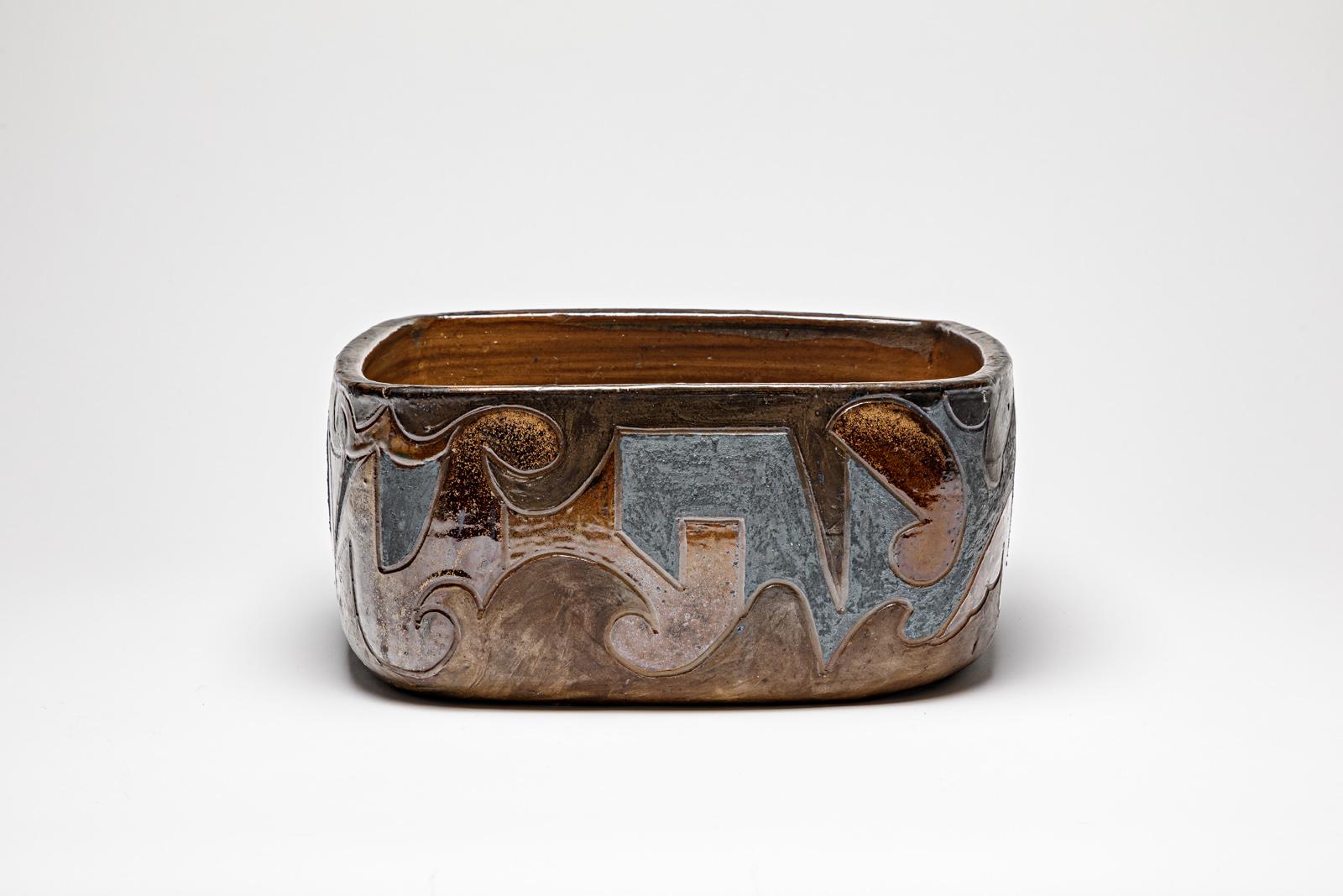 Pot carré en grès à décor abstrait par Georges Martin.
Monogramme de l'artiste sous la base. Circa 1970-1980.
Pièce unique.
