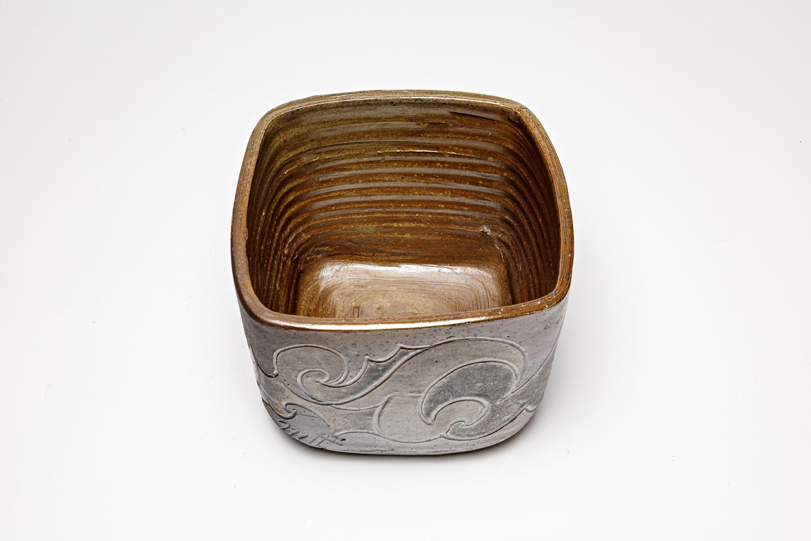 Céramique Pot carré en grès à décor abstrait de Georges Martin, vers 1970-1980 en vente