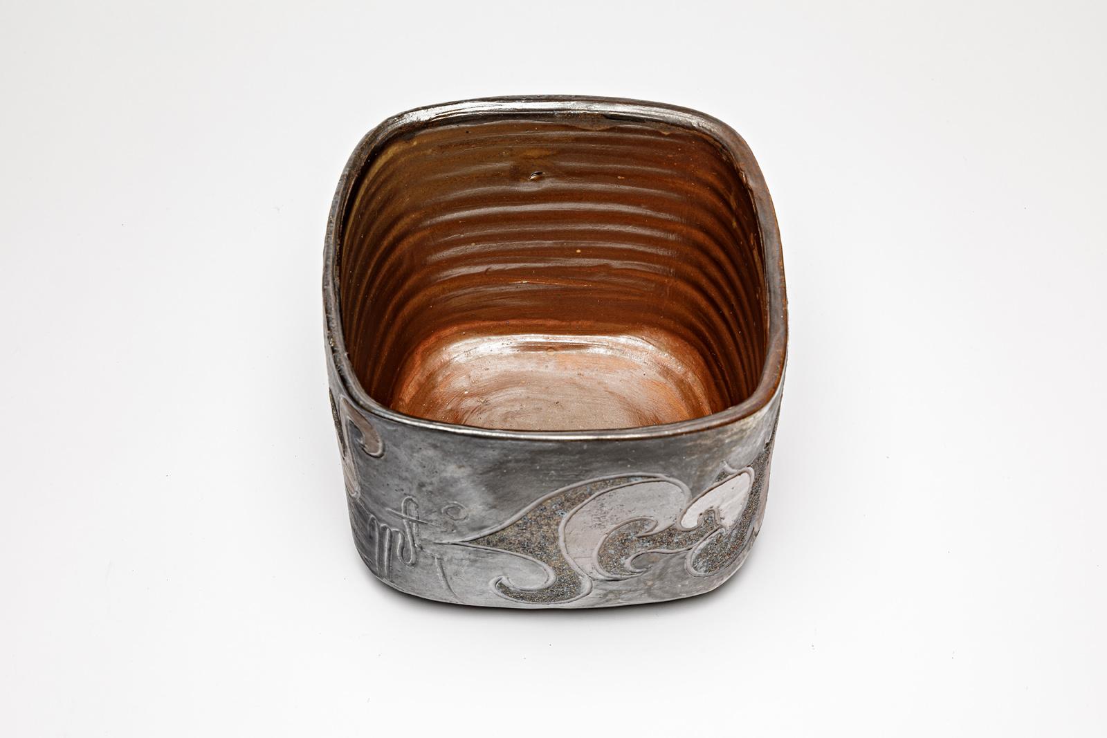 Céramique Pot carré en grès à décor abstrait de Georges Martin, vers 1970-1980 en vente
