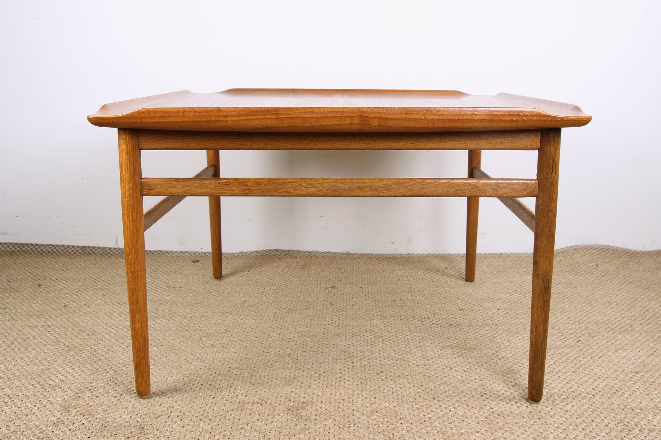 Square Swedish coffee table. Teak and solid oak base by Folke Ohlsson/Tingstroms In Excellent Condition In JOINVILLE-LE-PONT, FR