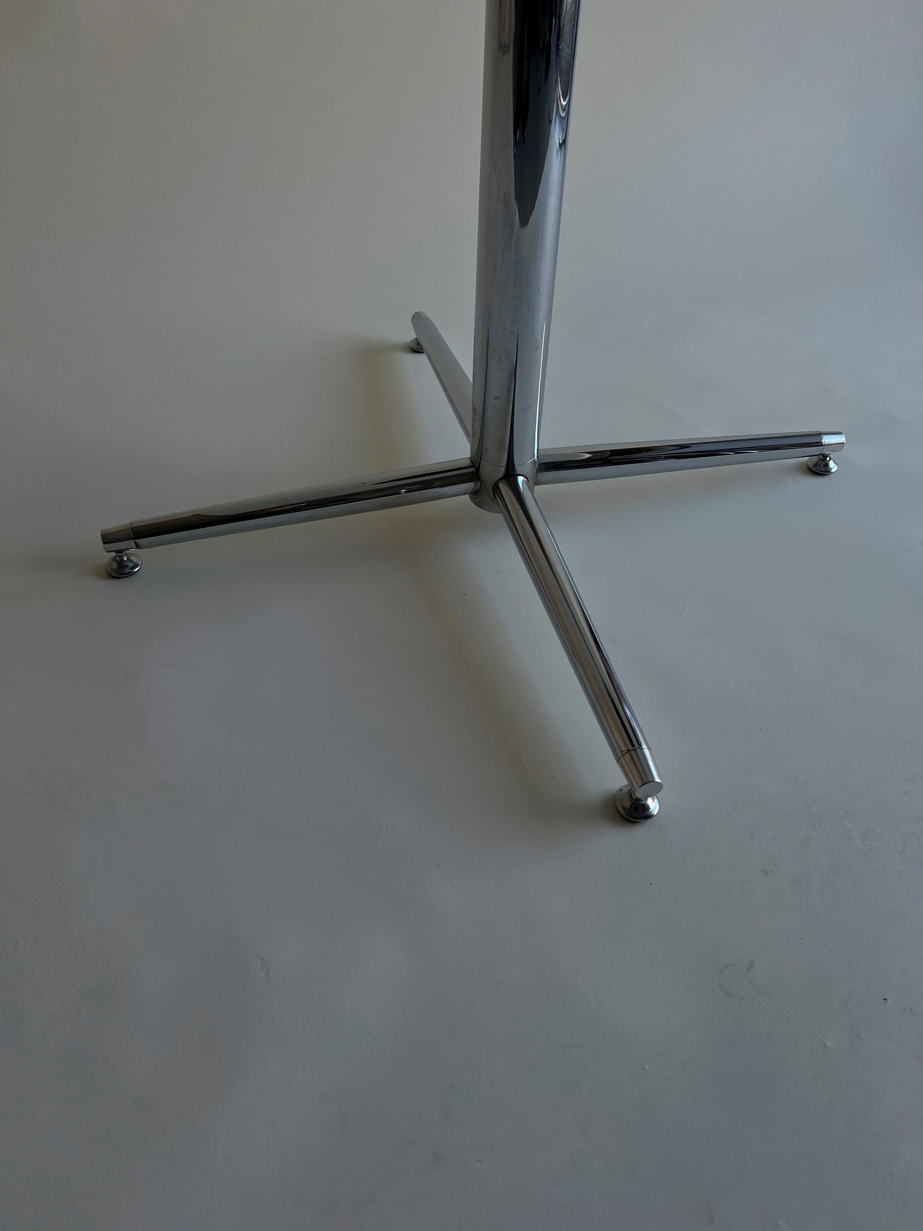 Quadratischer Tisch 'Artifort' 80 x 80 cm (Postmoderne) im Angebot