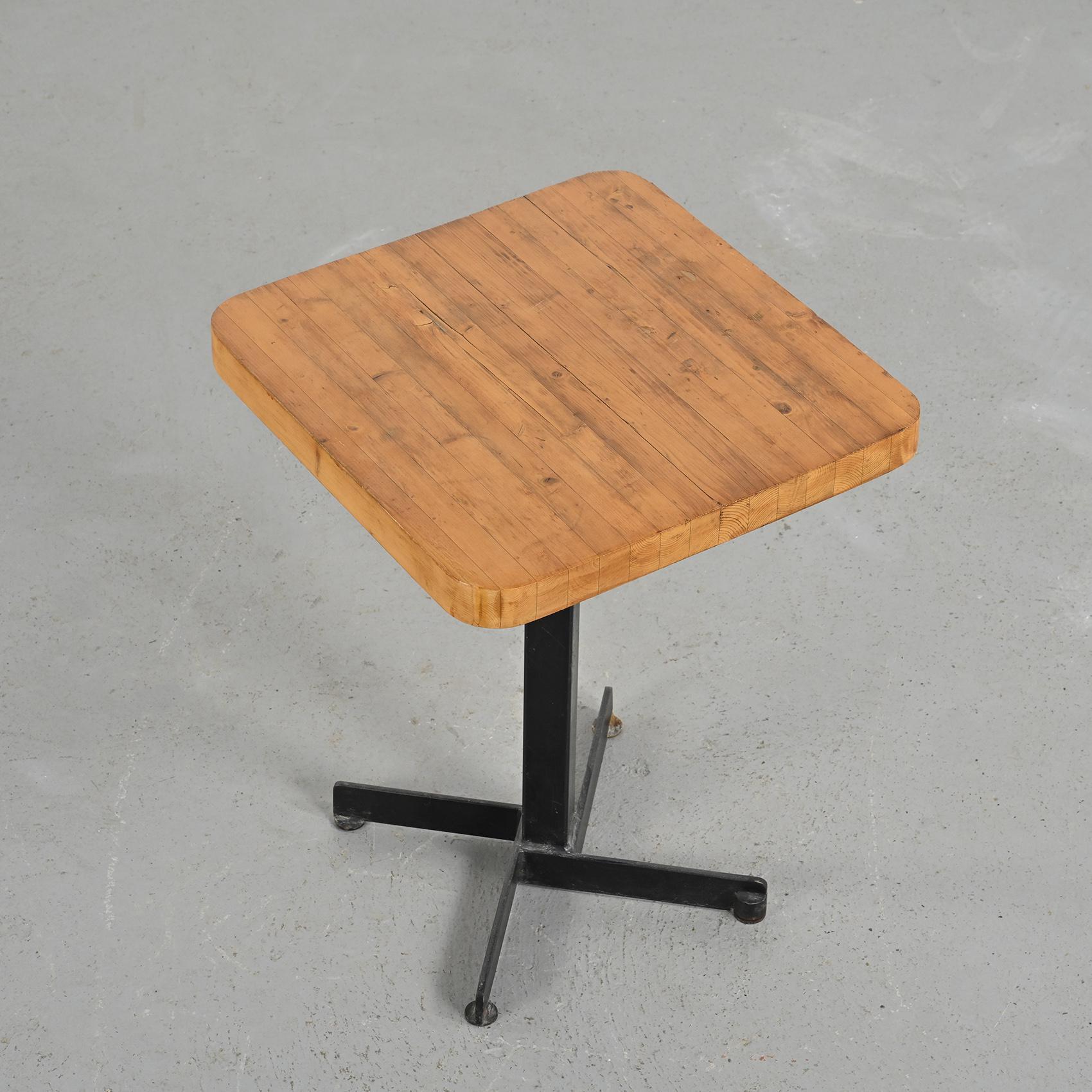 Square Table by Charlotte Perriand for Les Arcs, circa 1973 In Good Condition For Sale In VILLEURBANNE, FR