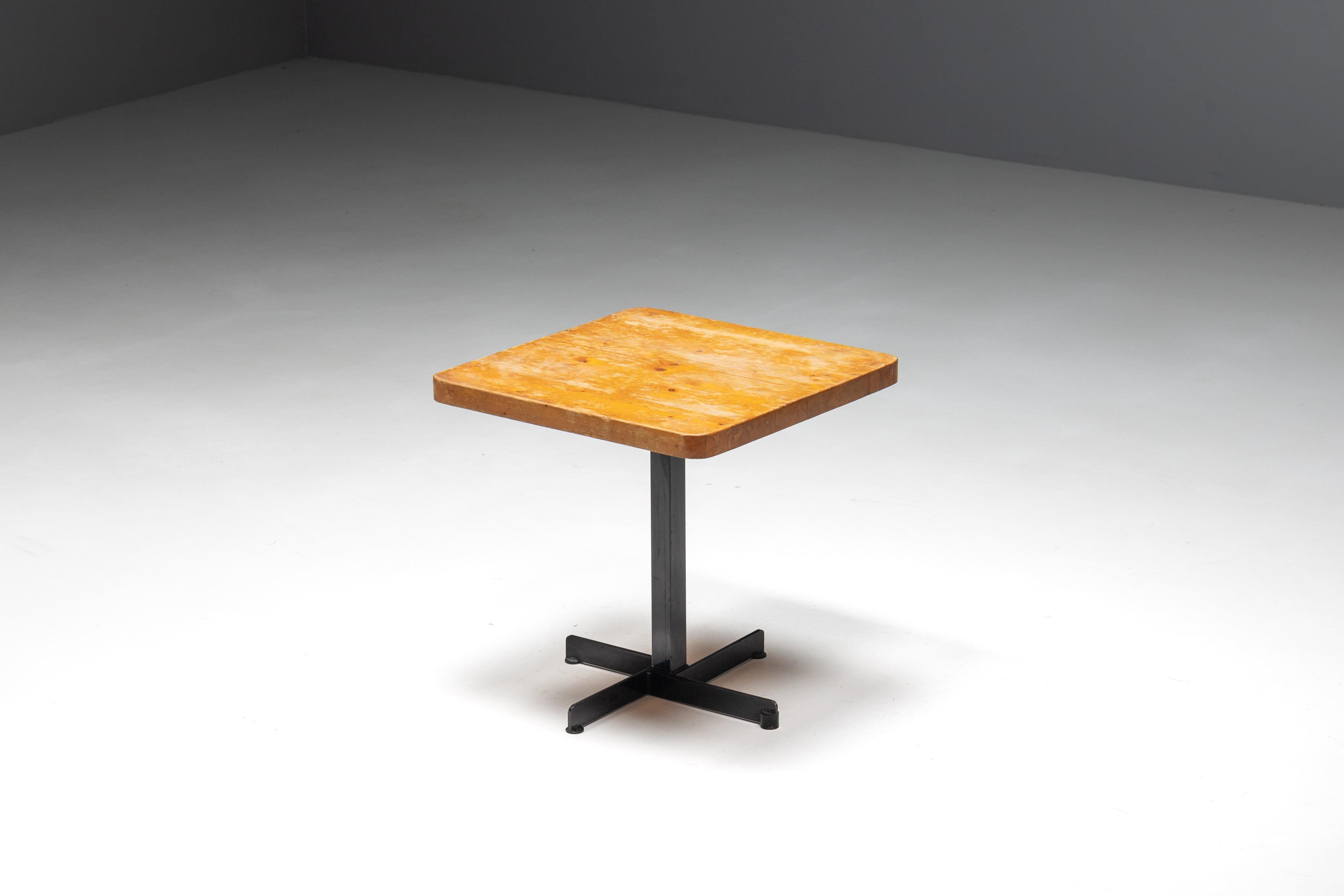 Mid-Century Modern Table carrée de Charlotte Perriand pour « Les Arcs », France, années 1960 en vente
