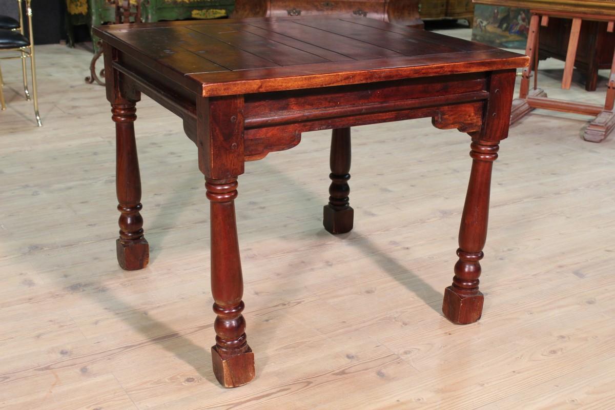 Square Table in Carved Wood, 20th Century For Sale 1