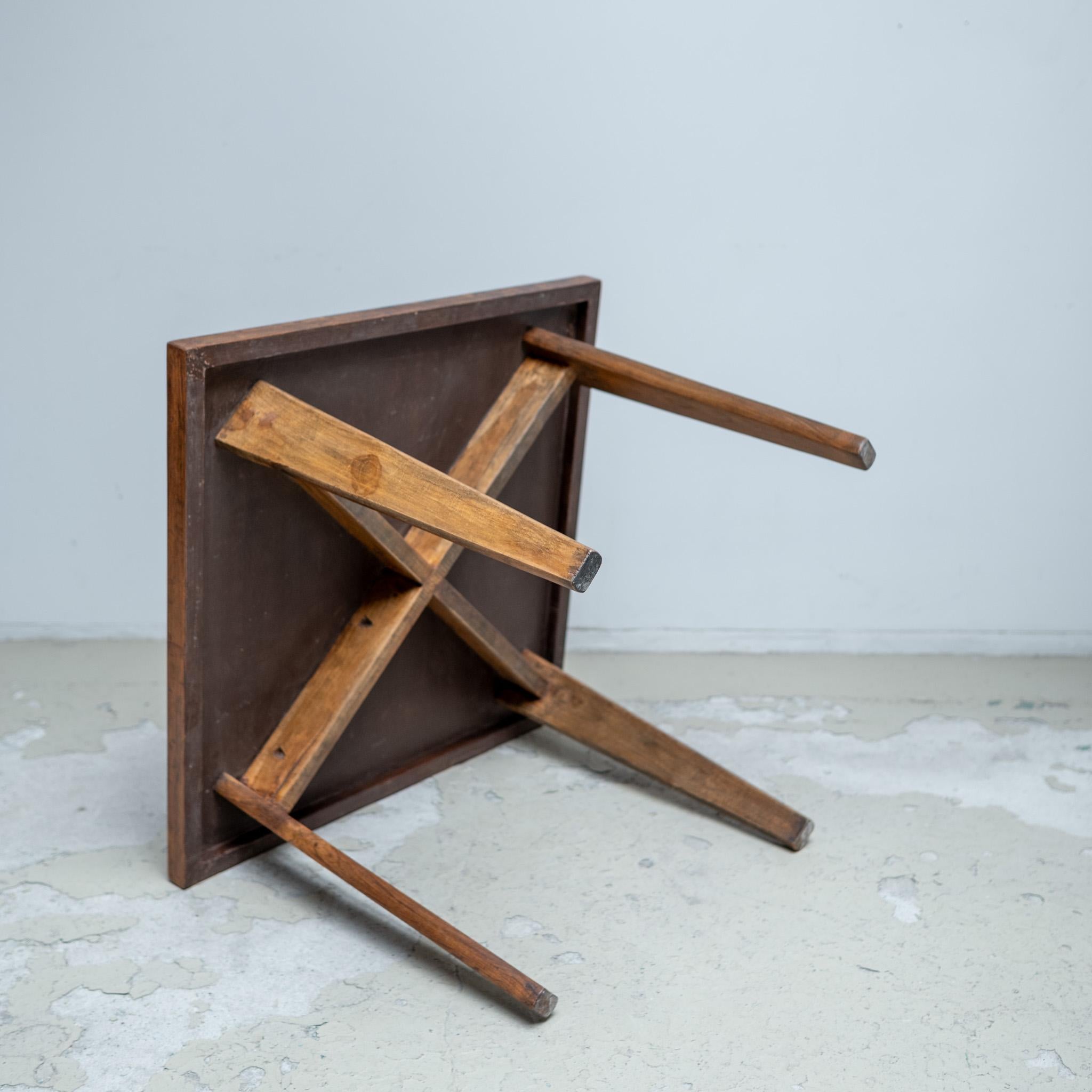 Table carrée Pierre Jeanneret en vente 4