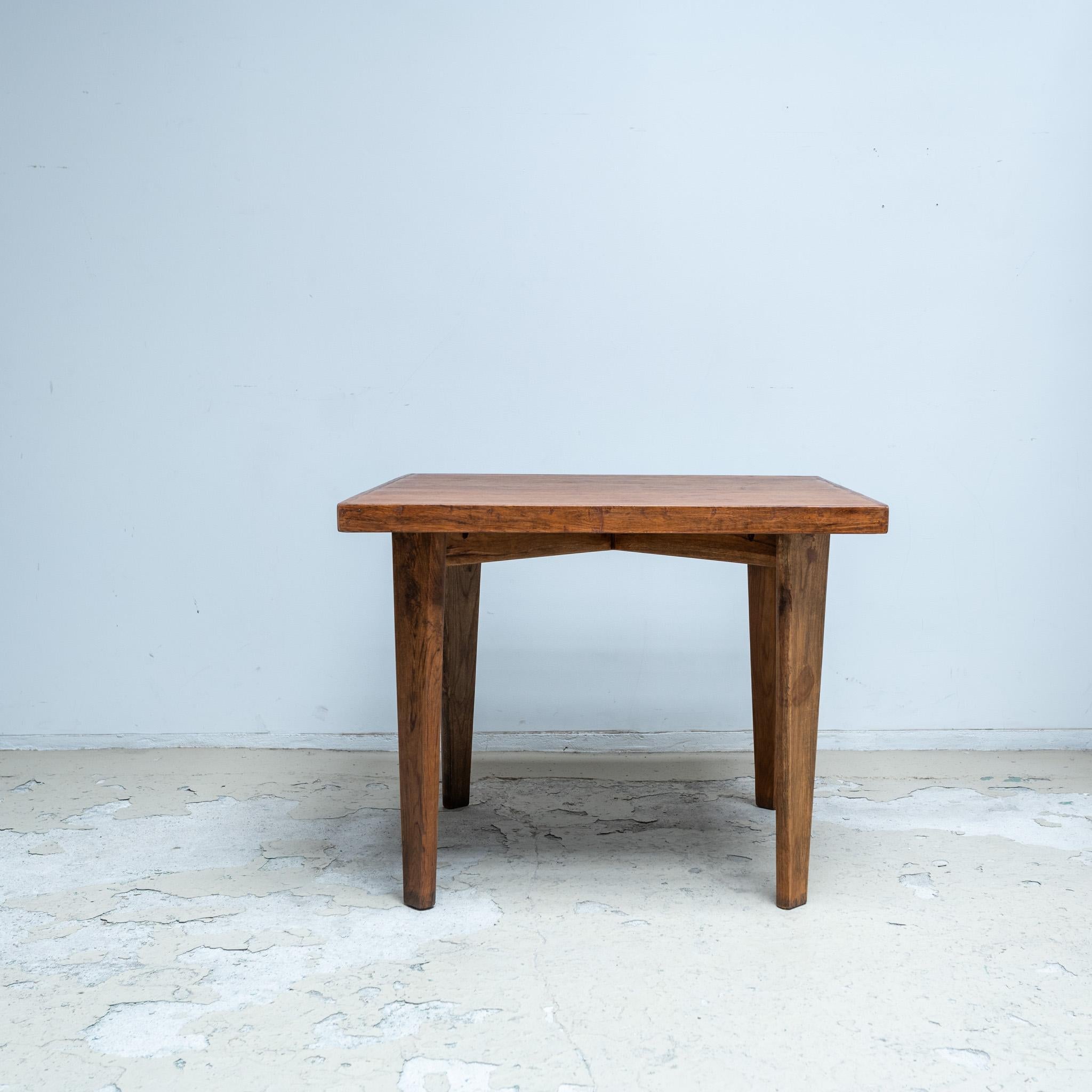 Indien Table carrée Pierre Jeanneret en vente