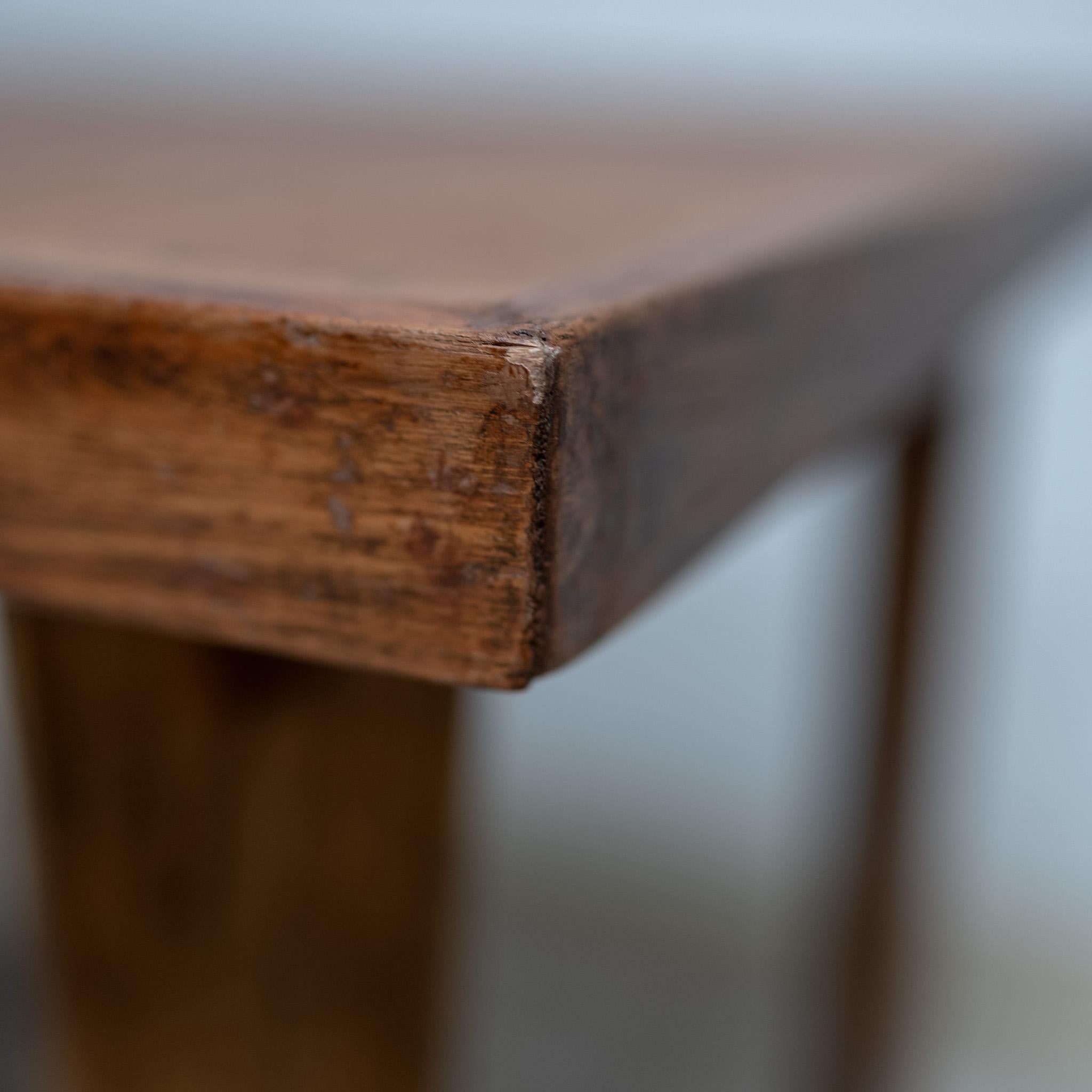 Teck Table carrée Pierre Jeanneret en vente