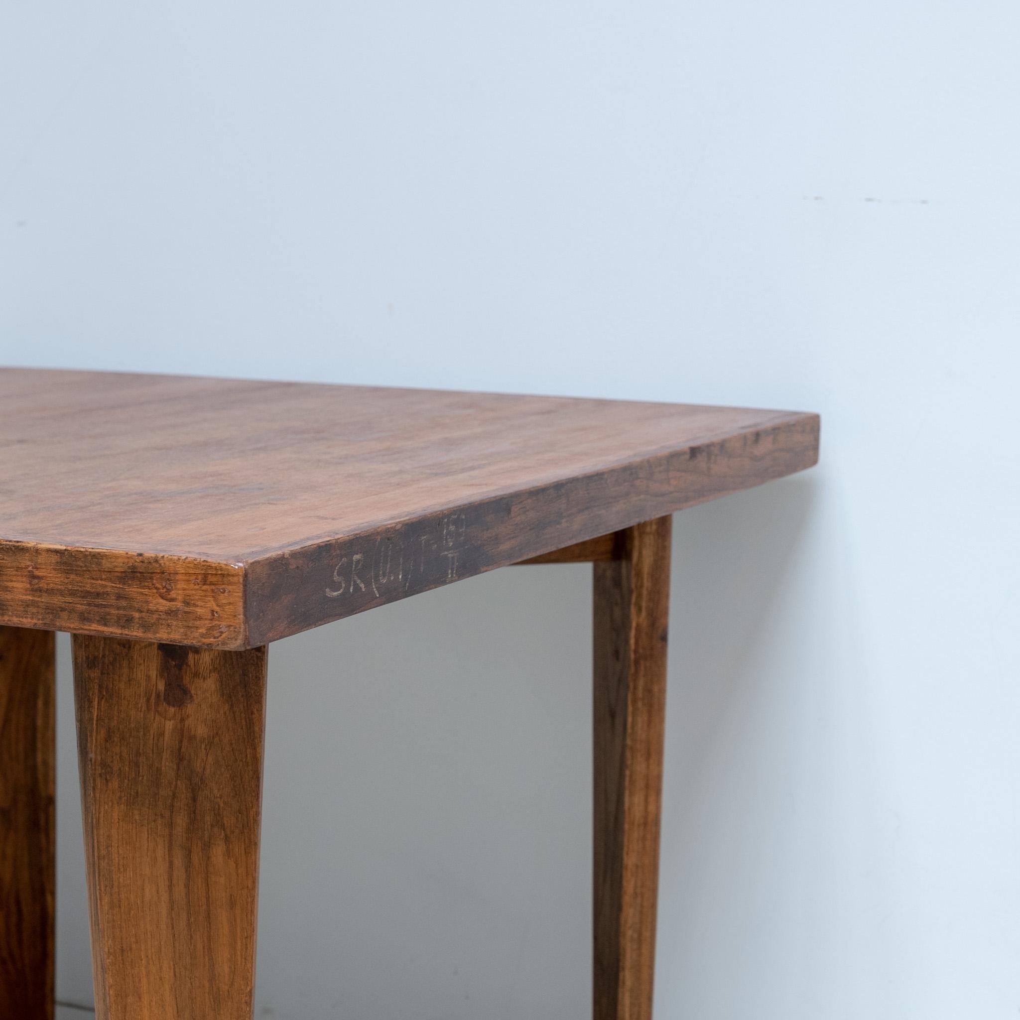 Table carrée Pierre Jeanneret en vente 3