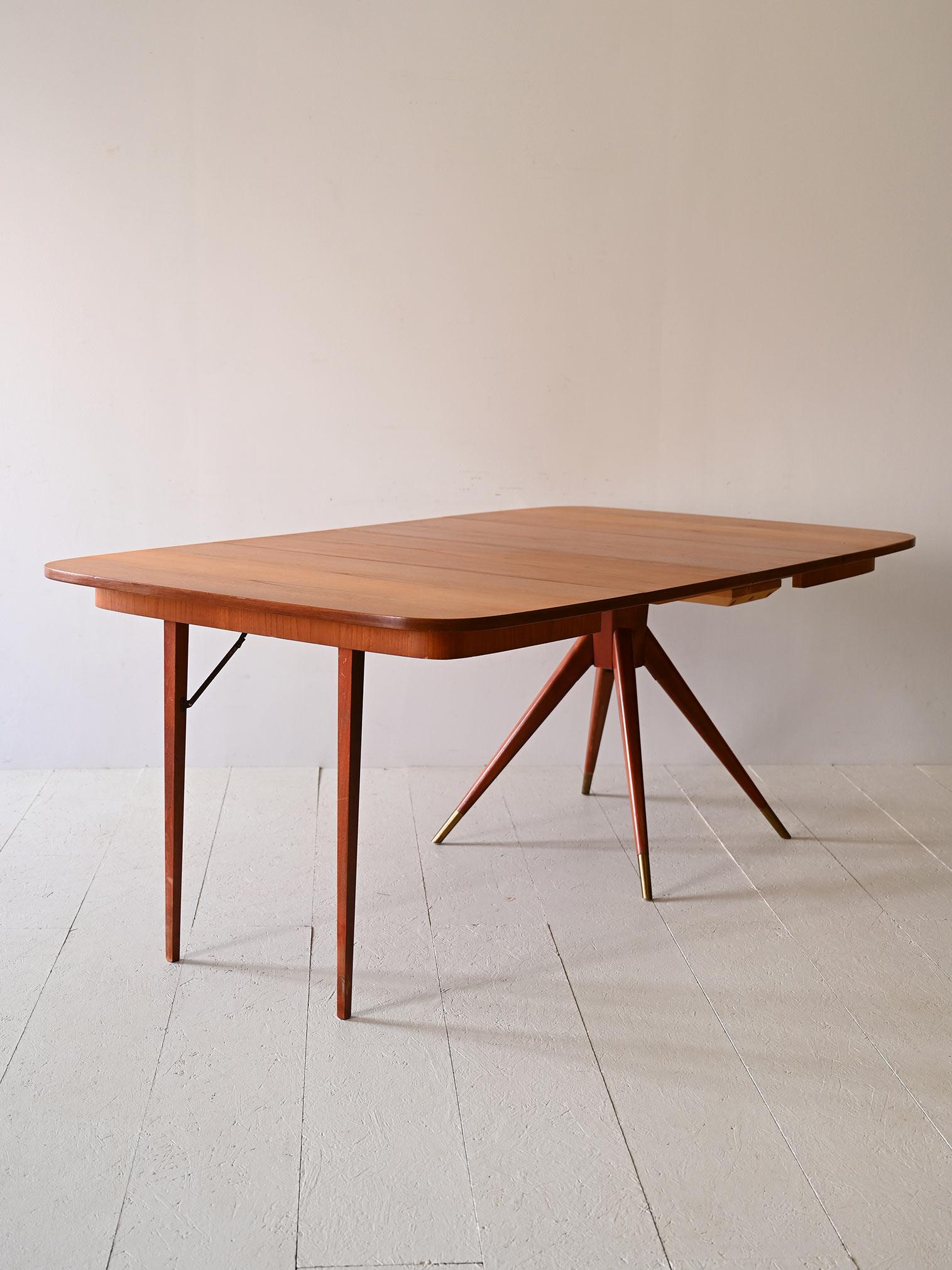 Square table with rounded corners In Good Condition In Brescia, IT