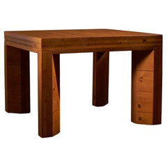 Esstisch mit quadratischer Platte aus Kiefernholz