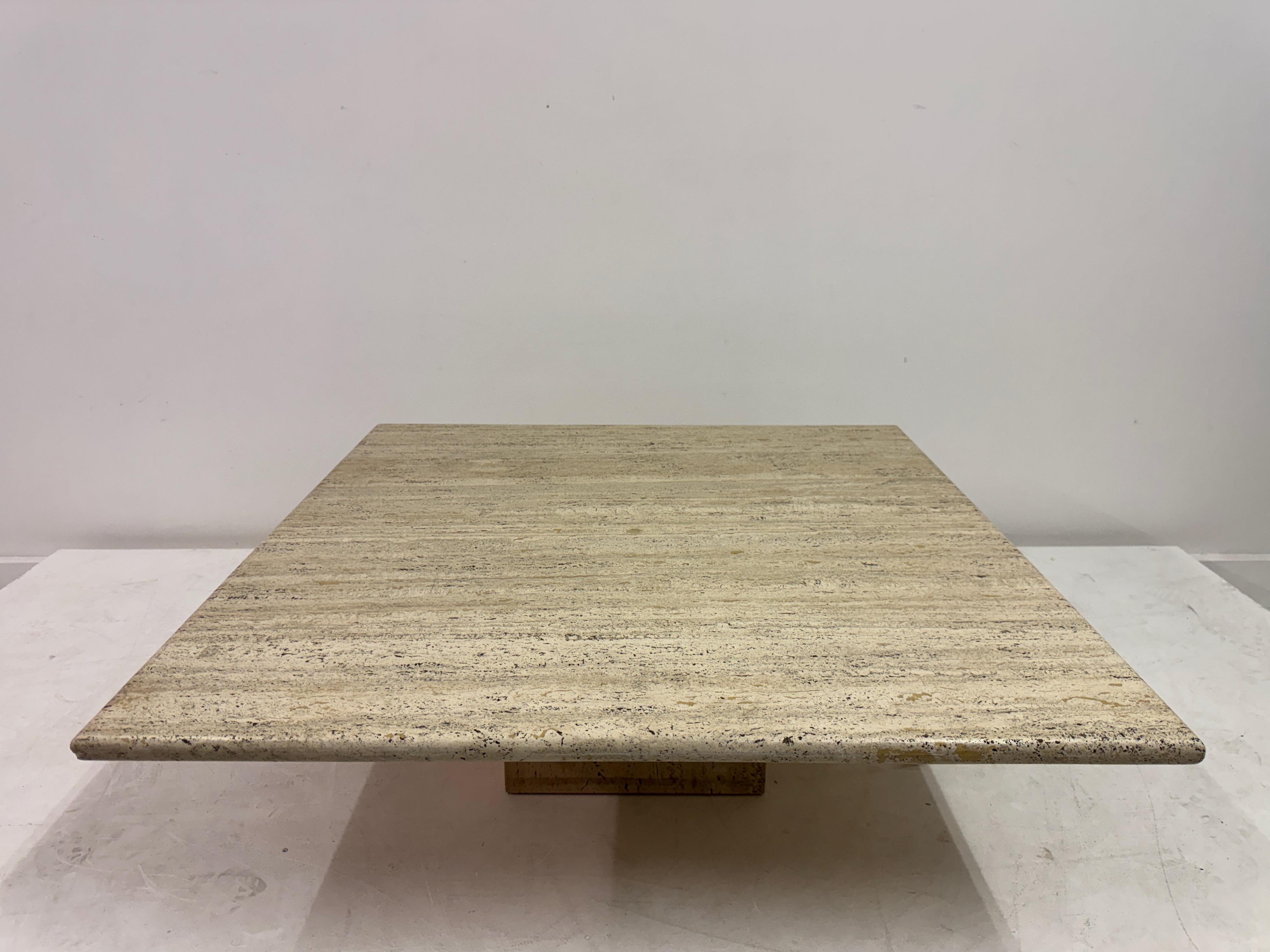 Mid-Century Modern Table basse carrée en travertin, années 1970-1980 en vente