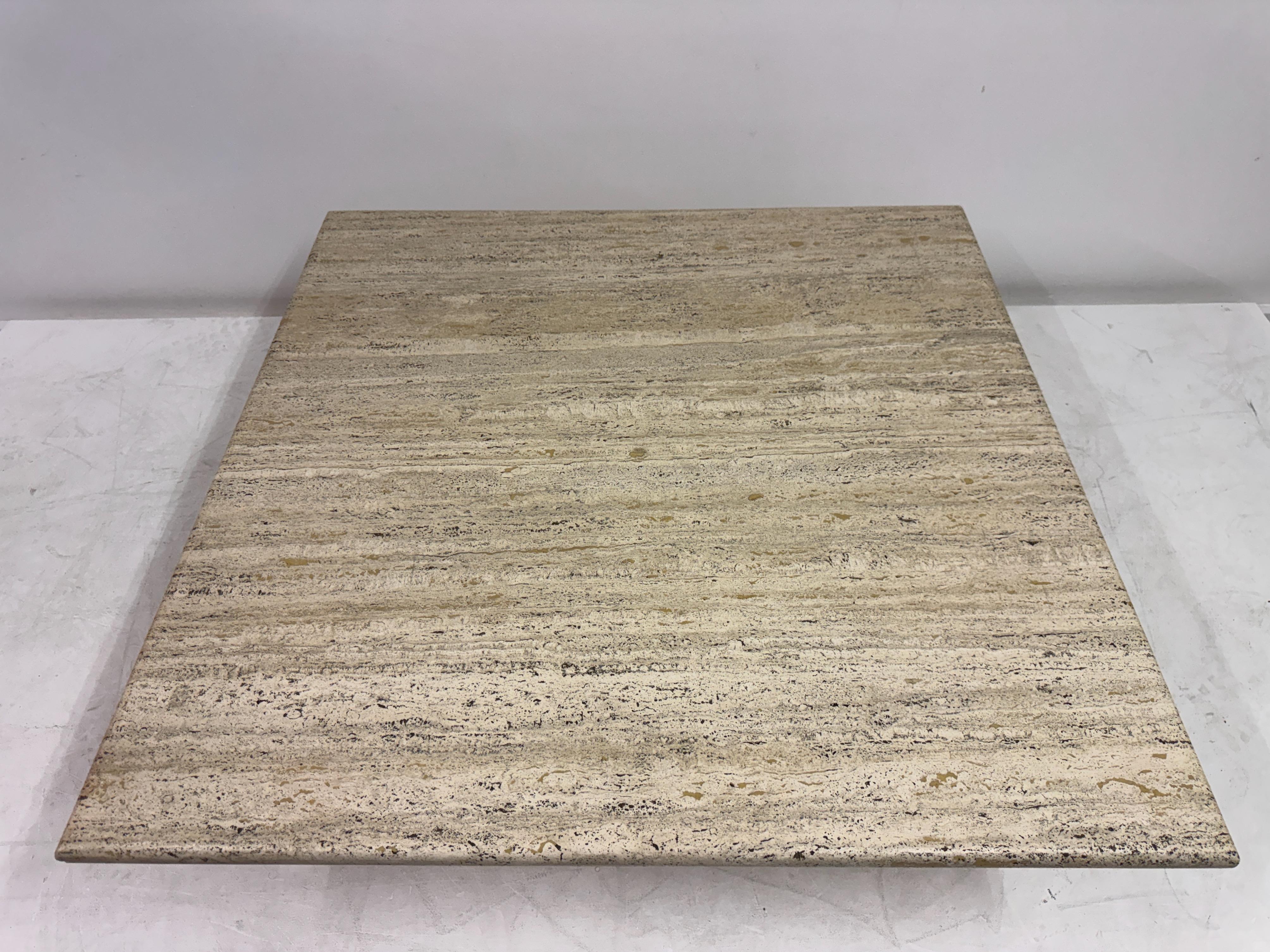 Travertin Table basse carrée en travertin, années 1970-1980 en vente