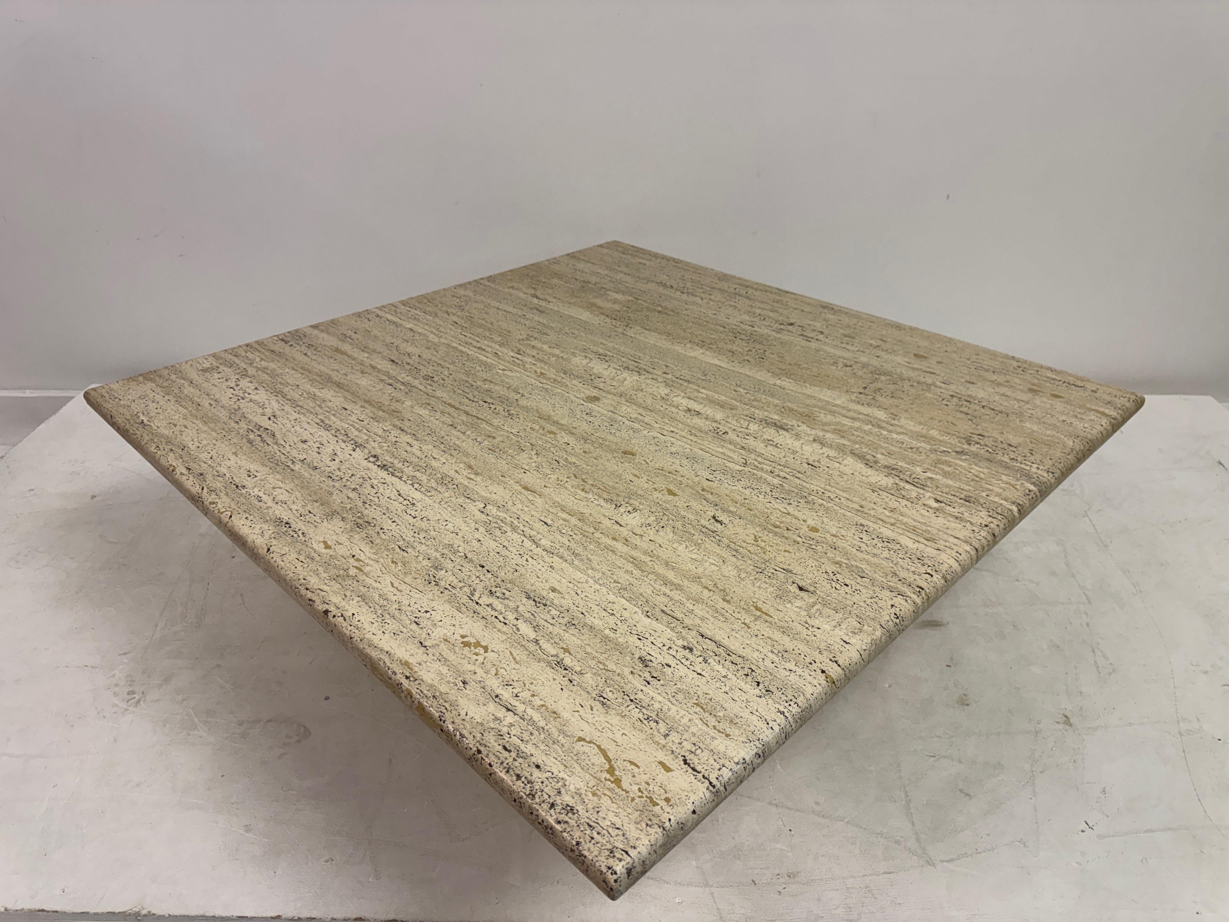 Table basse carrée en travertin, années 1970-1980 en vente 2