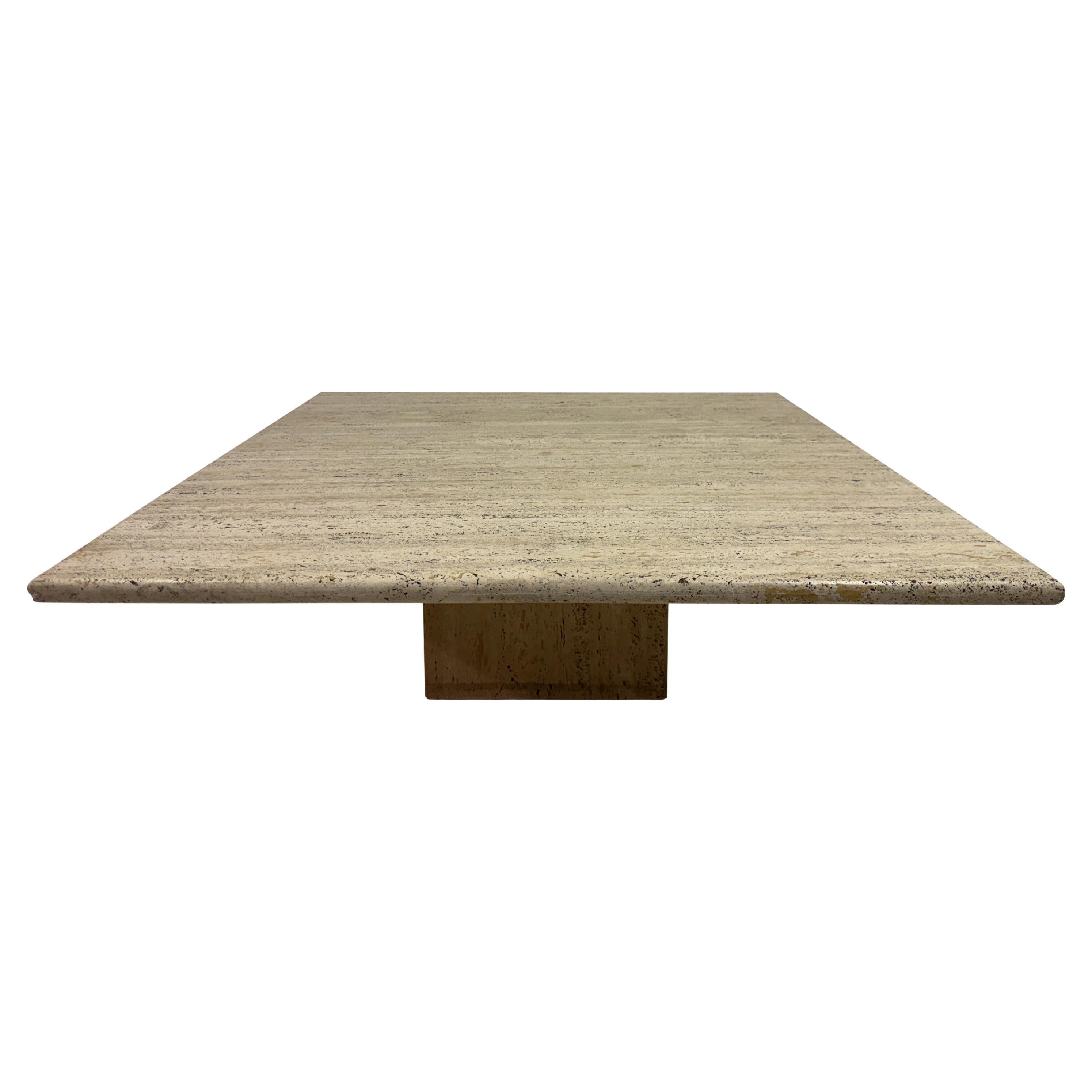 Table basse carrée en travertin, années 1970-1980 en vente