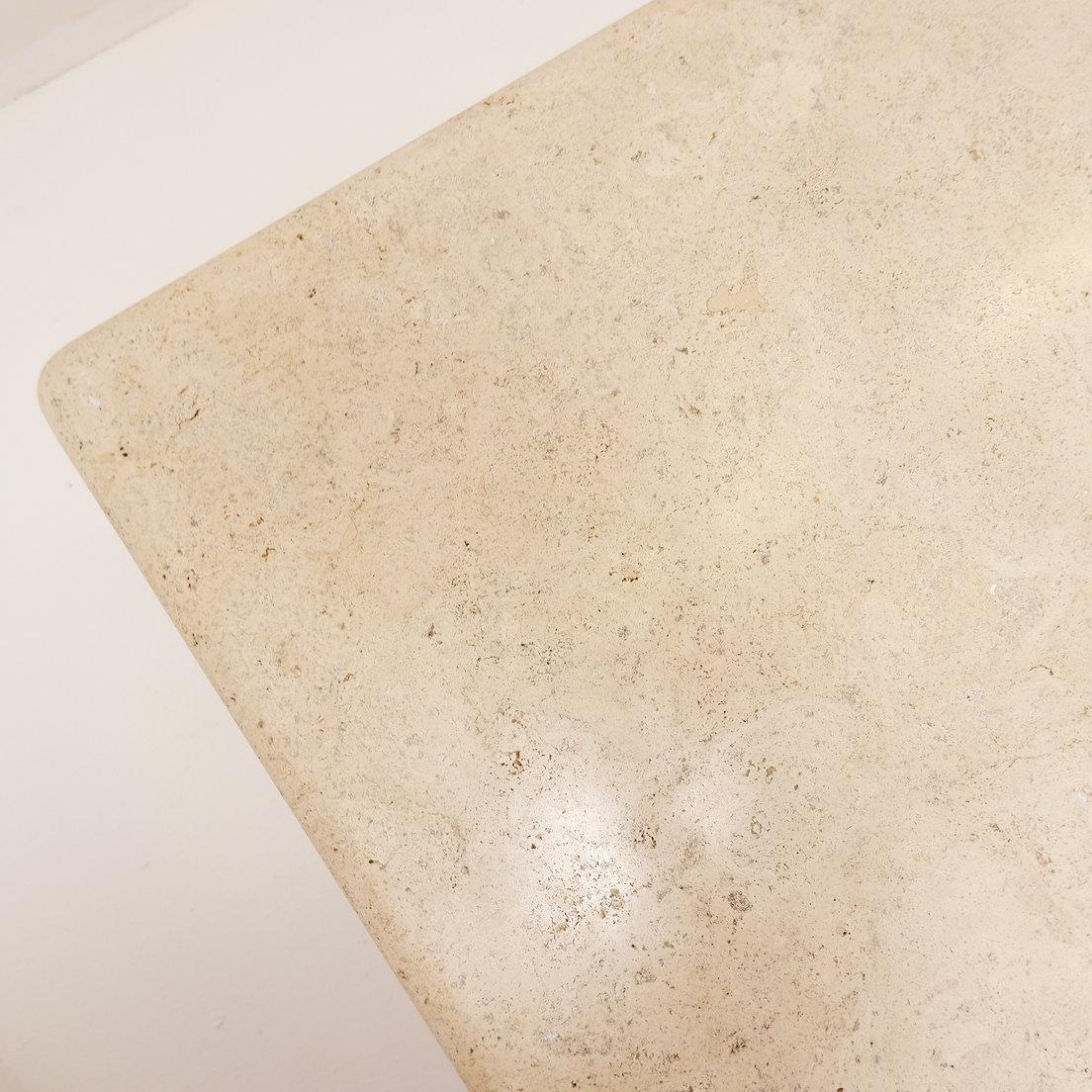 Table basse carrée en travertin par Mario Bellini pour Cassina, Circa 1975 en vente 5