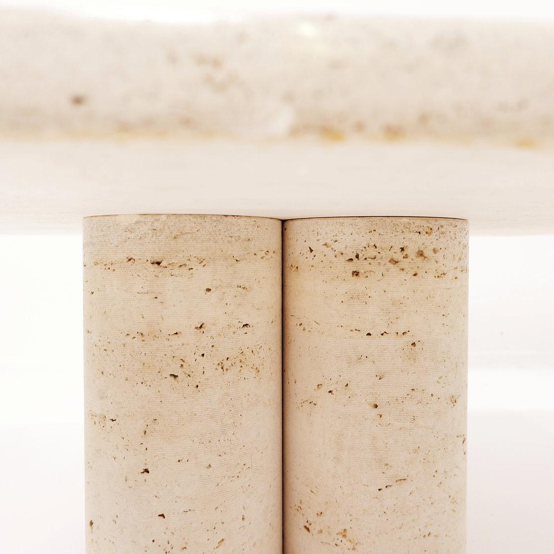 20ième siècle Table basse carrée en travertin par Mario Bellini pour Cassina, Circa 1975 en vente