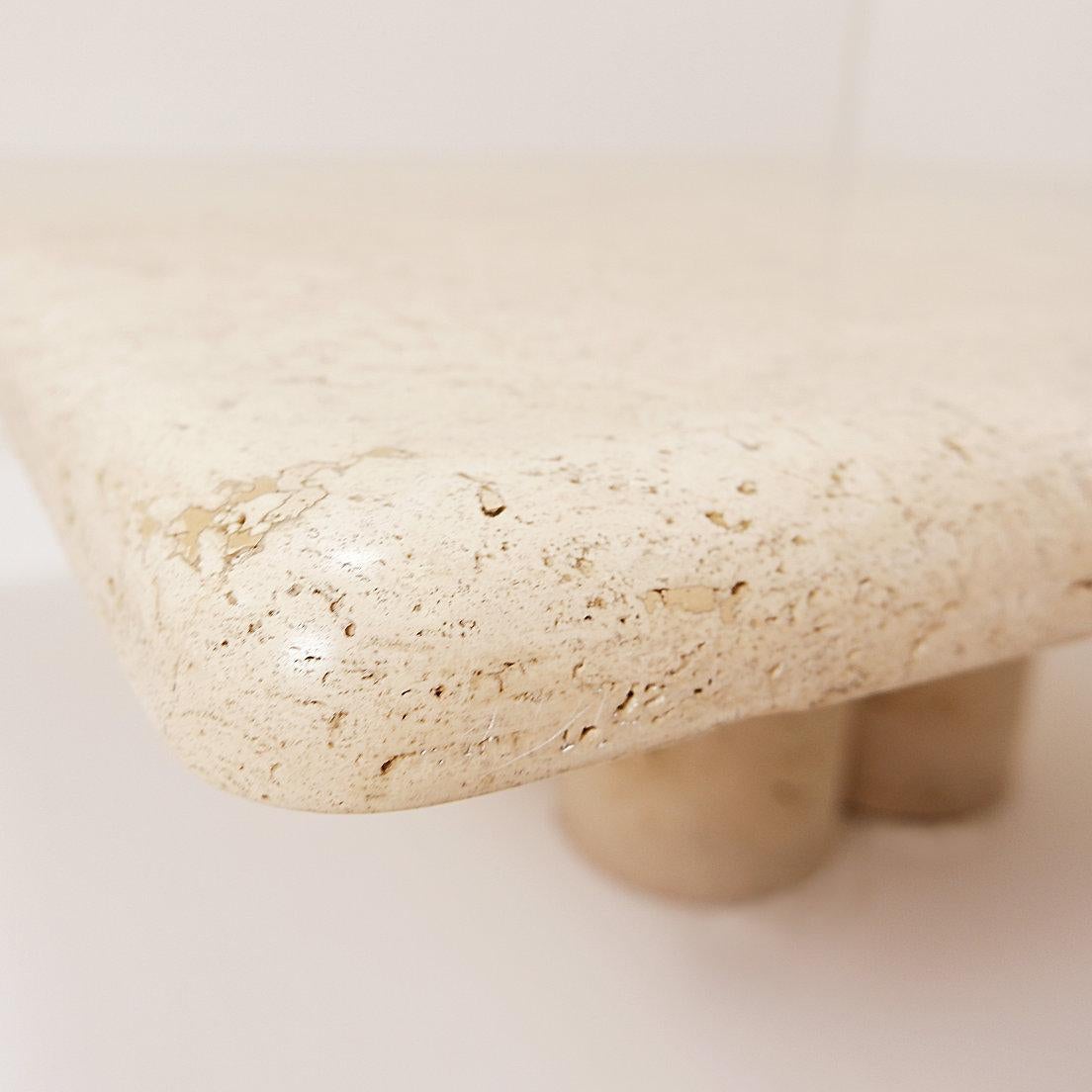 Table basse carrée en travertin par Mario Bellini pour Cassina, Circa 1975 en vente 1