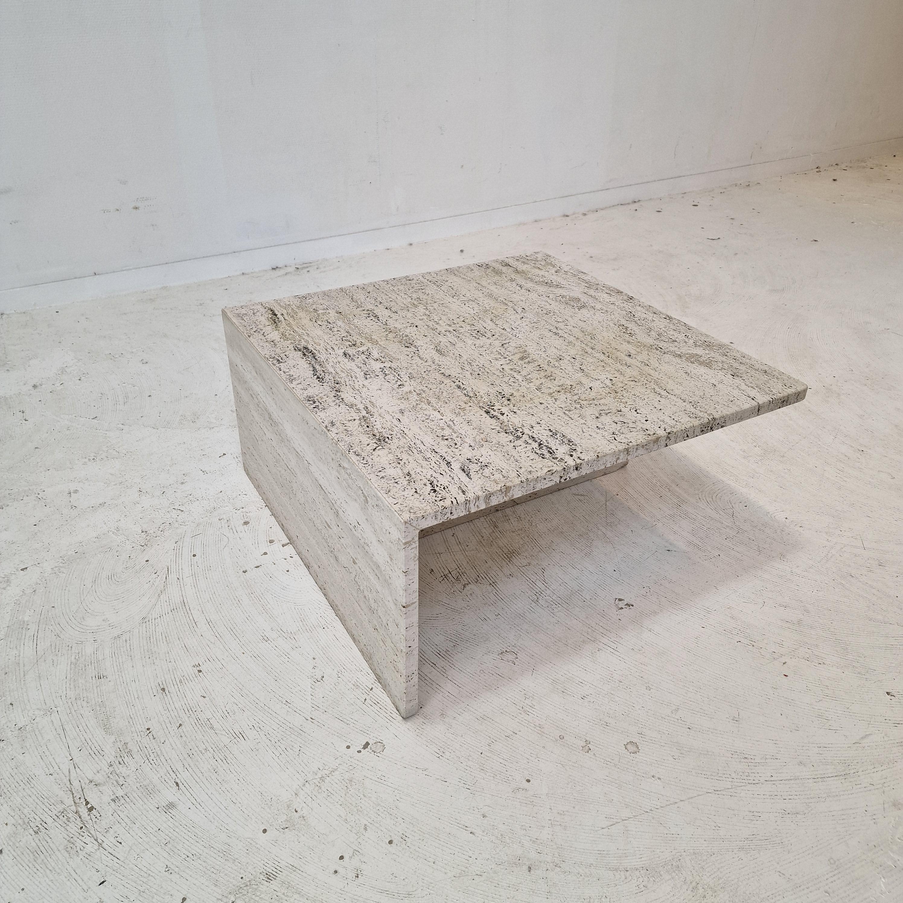 Quadratischer Couchtisch aus Travertin von Up & Up Italy, 1970er Jahre (Ende des 20. Jahrhunderts) im Angebot