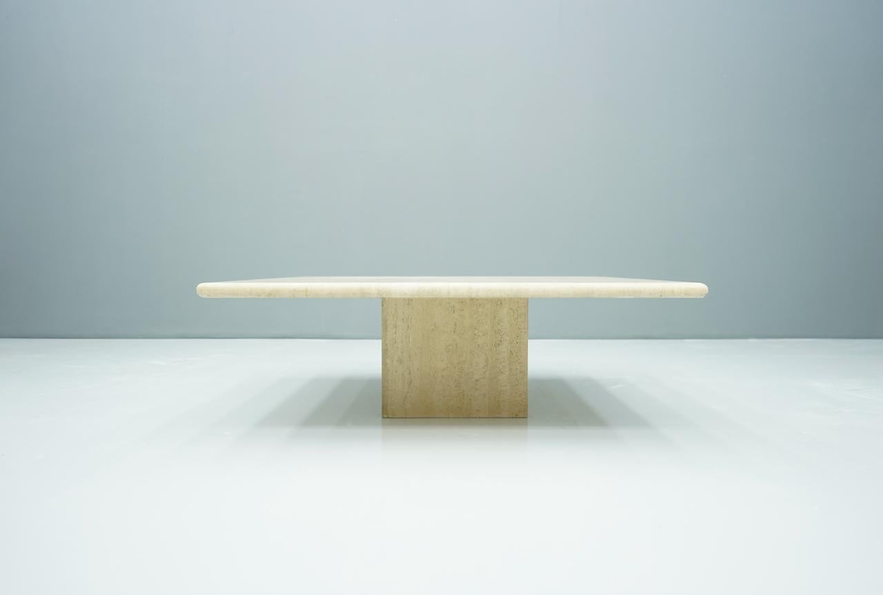 Square travertine coffee table, Italy, 1970s
Very good condition.