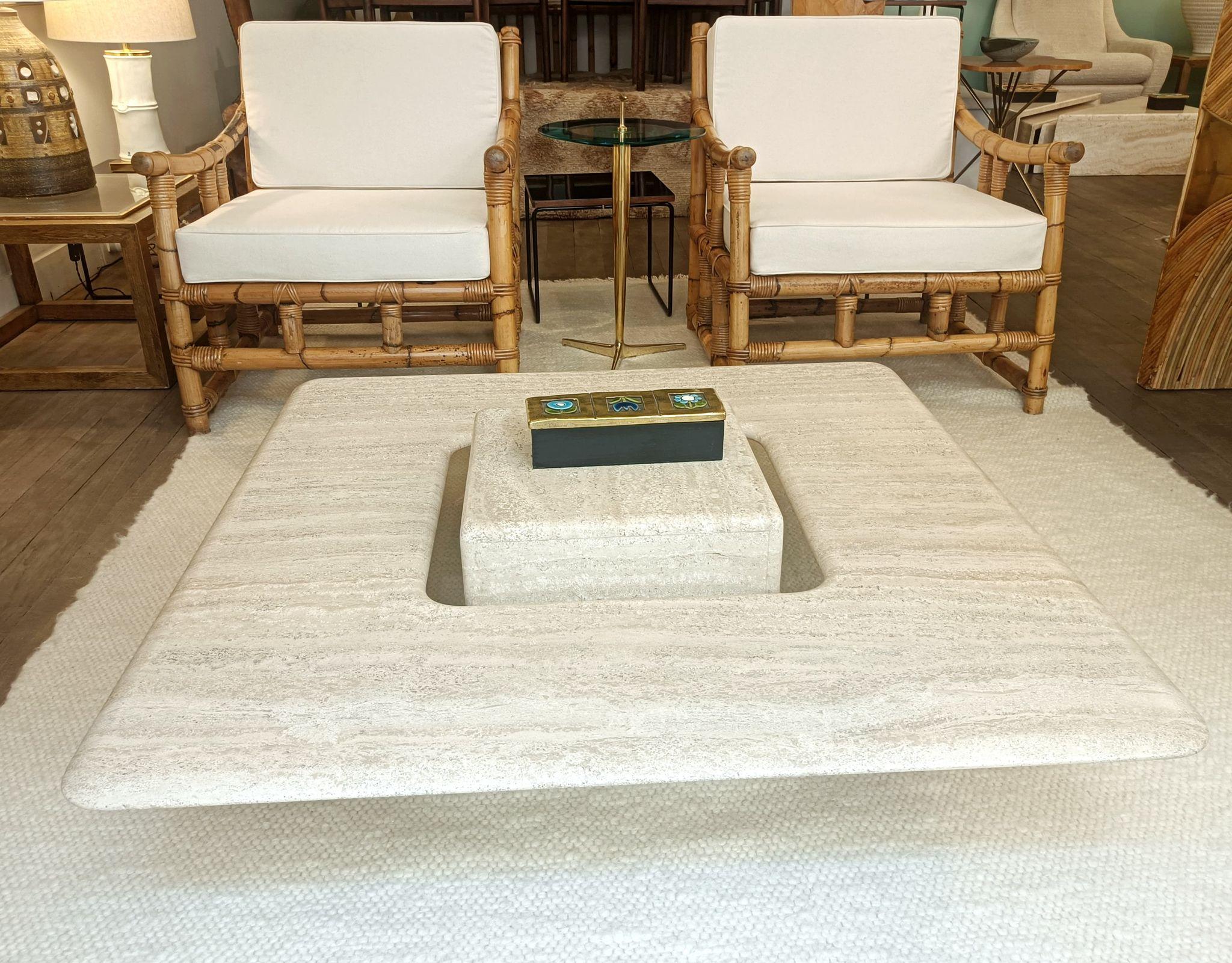 Square Travertine Coffee Table, Italy, 1970's In Good Condition In Paris, Ile-de-France