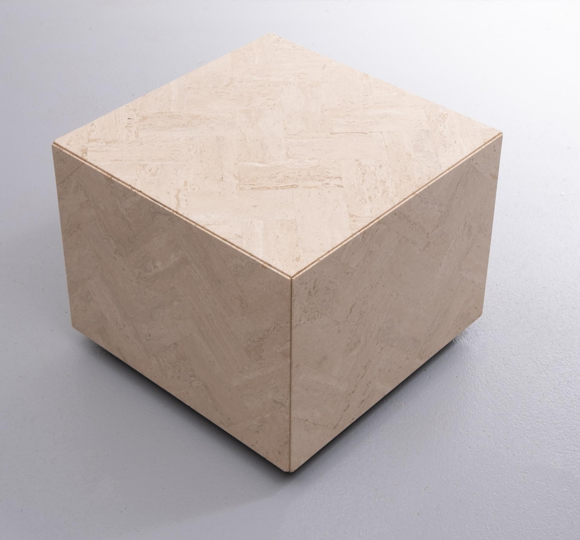 Square Travertine Cube on Wheels In Good Condition For Sale In Den Haag, NL