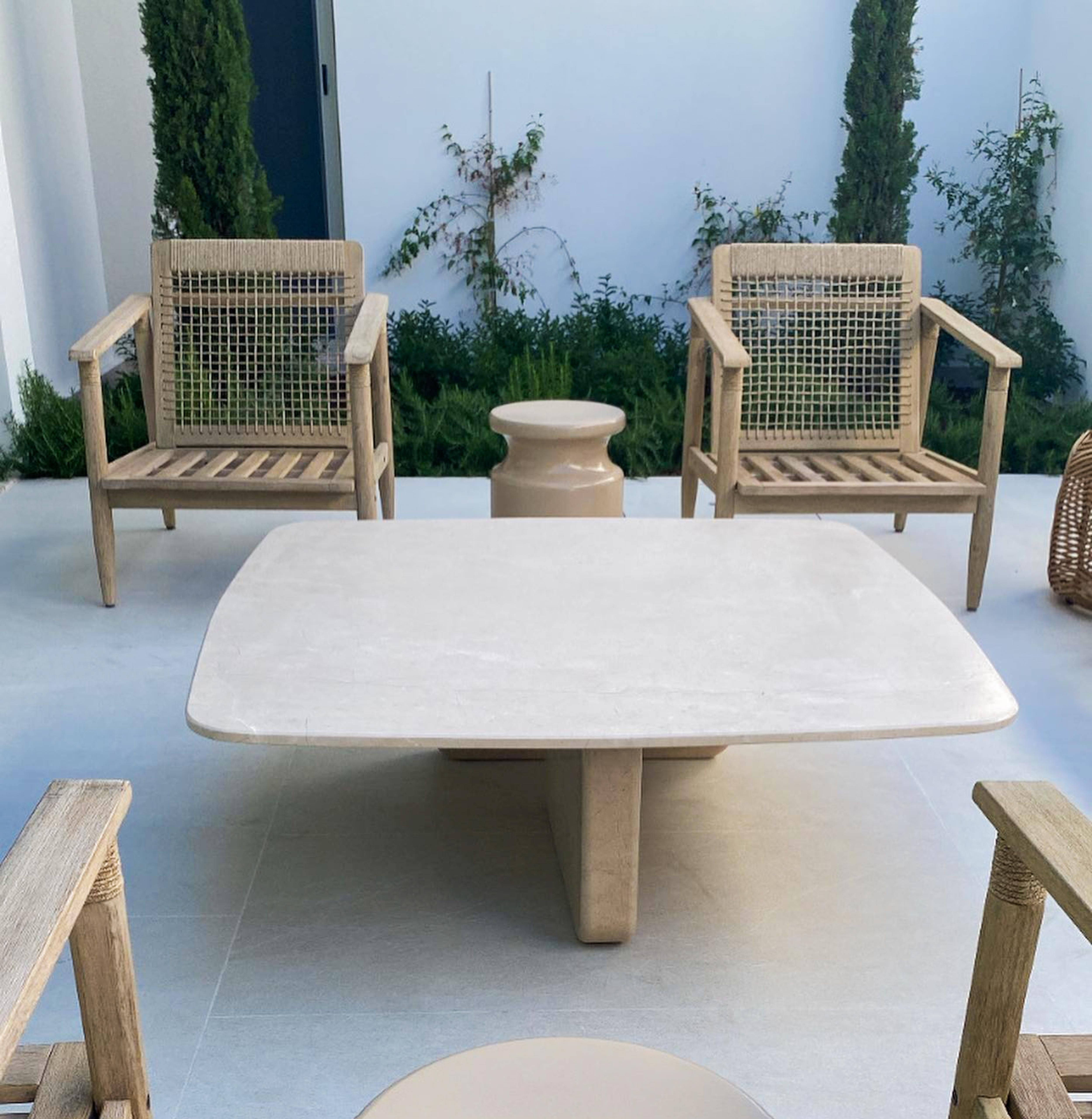 TRAVERTINE MARBLE COFFEE TABLE

Type of Marble: Travertine
Dimensions: 48