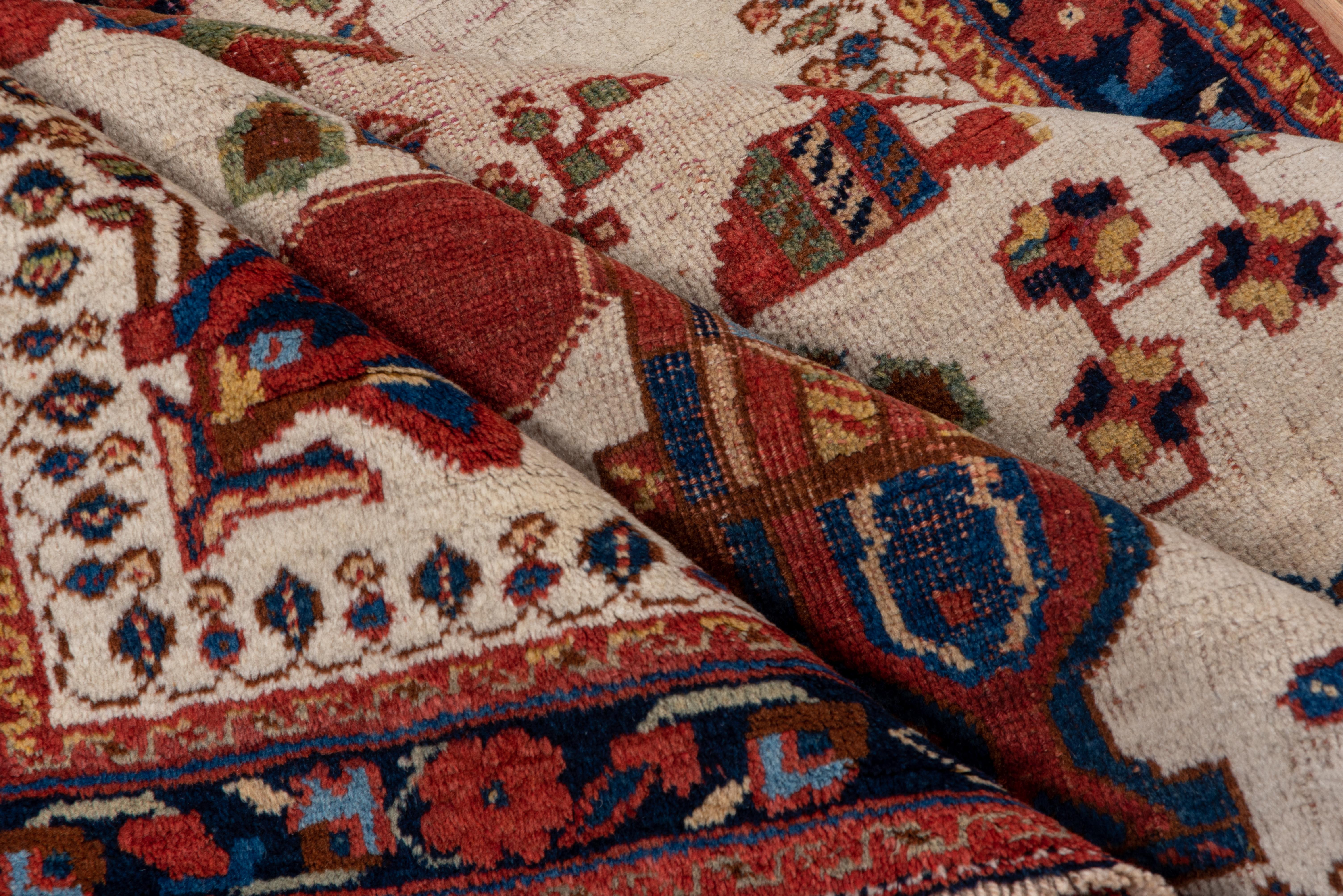 Quadratischer Afshar-Stammesteppich, um 1910 (Handgeknüpft) im Angebot