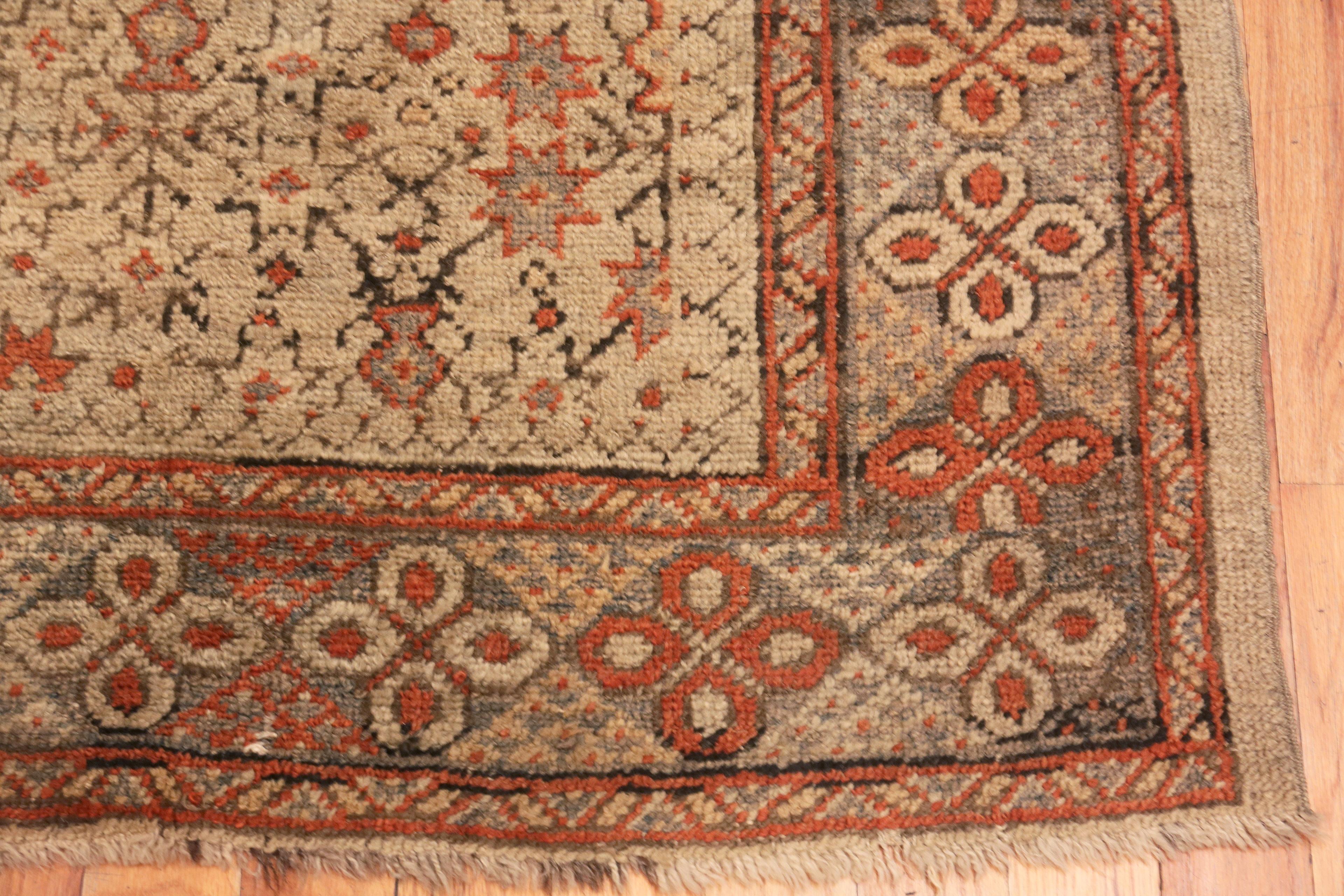 Antique Turkish Ghiordes Rug. 4 ft x 4 ft 2 in In Good Condition For Sale In New York, NY