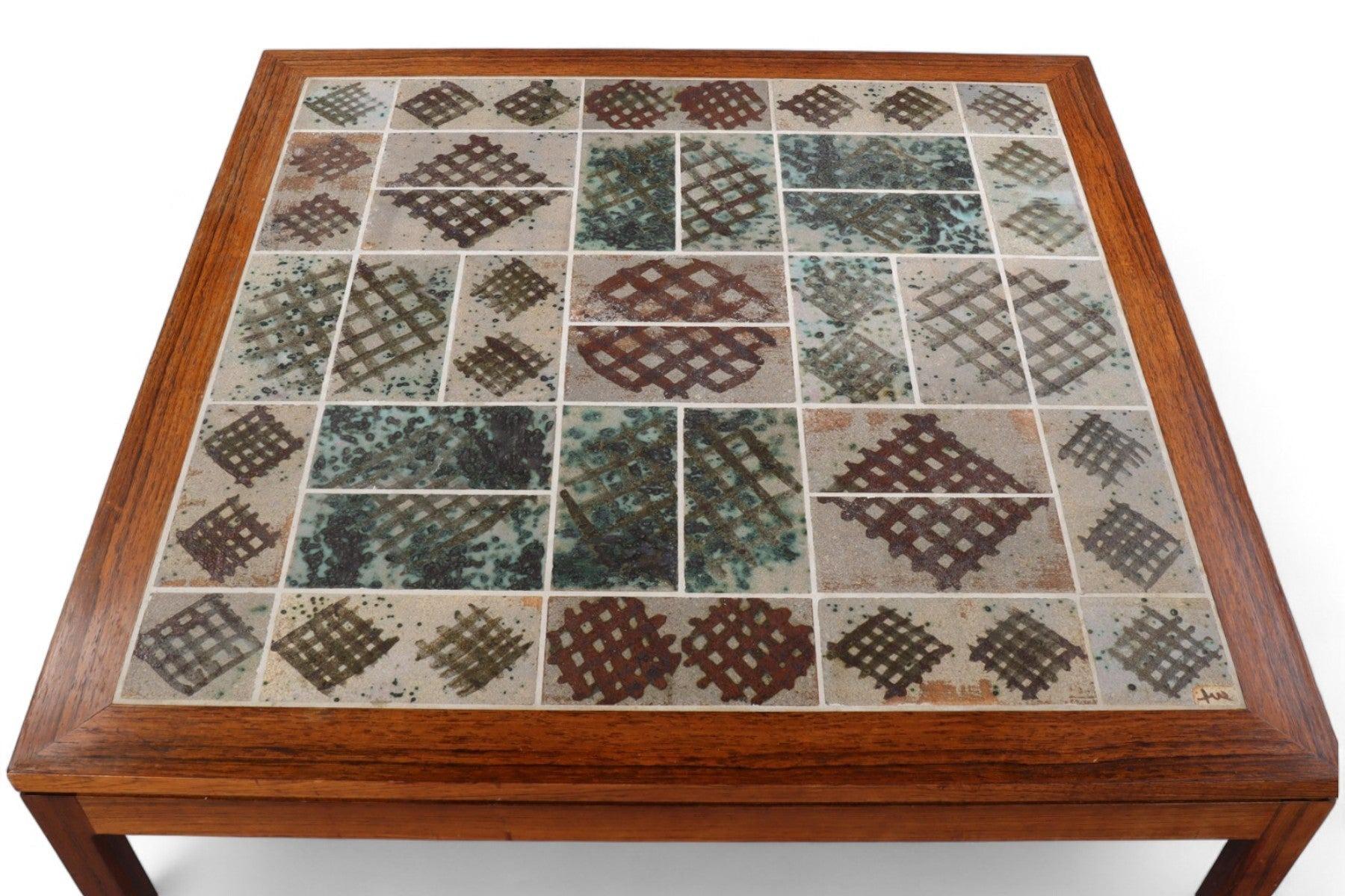 Quadratischer Tue Poulsen Keramik-Kunstfliesen-Couchtisch aus Palisanderholz im Zustand „Gut“ im Angebot in Berkeley, CA