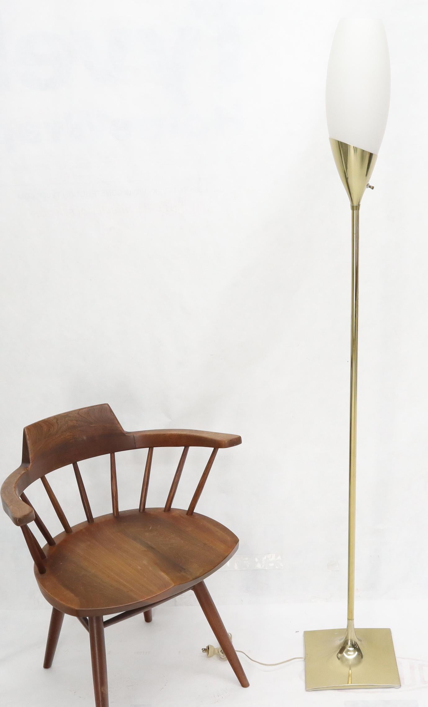 Lámpara de pie Laurel de estilo champán con base de tulipán, moderna de mediados de siglo.