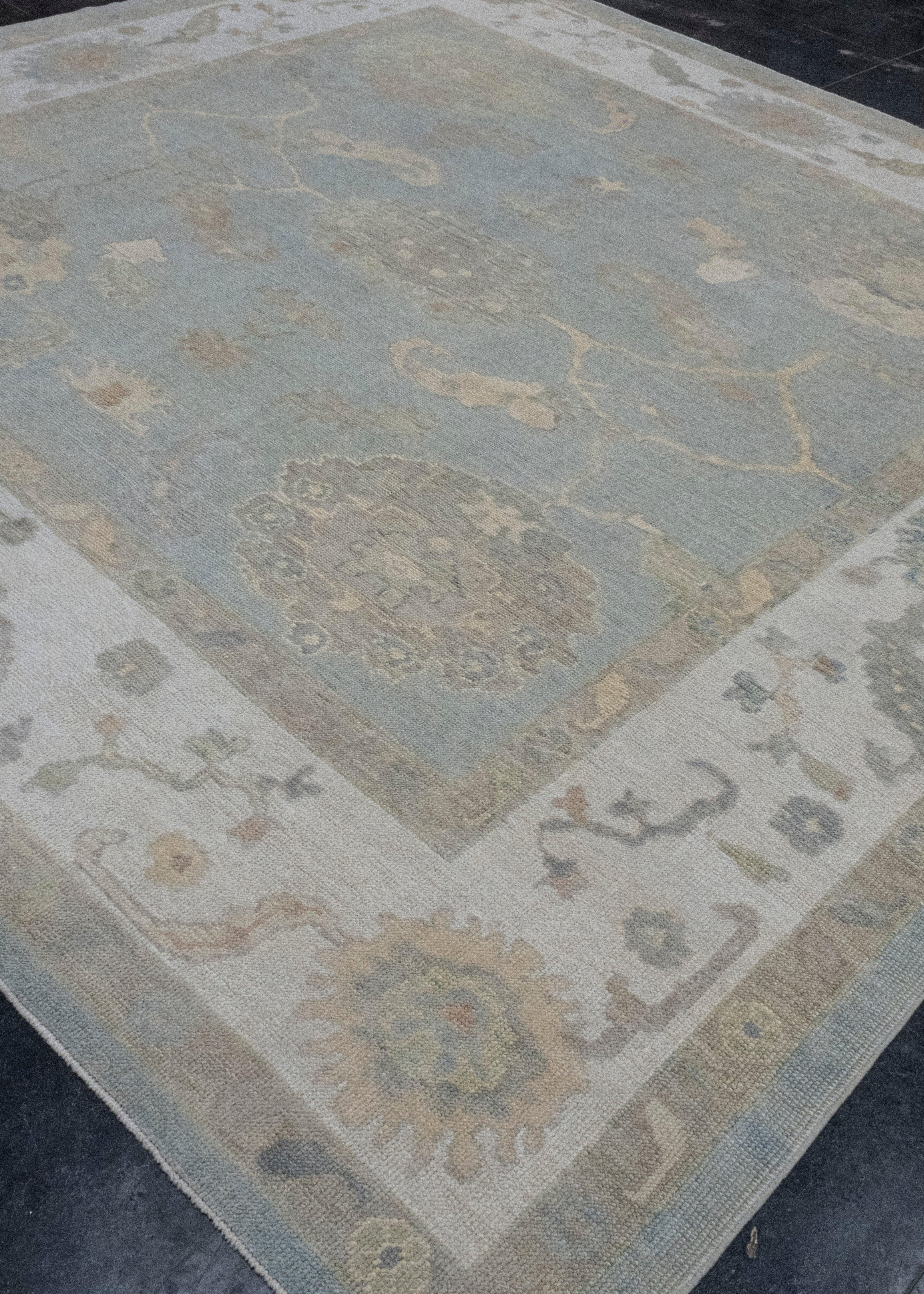 Quadratischer türkischer Oushak-Teppich 10'3
