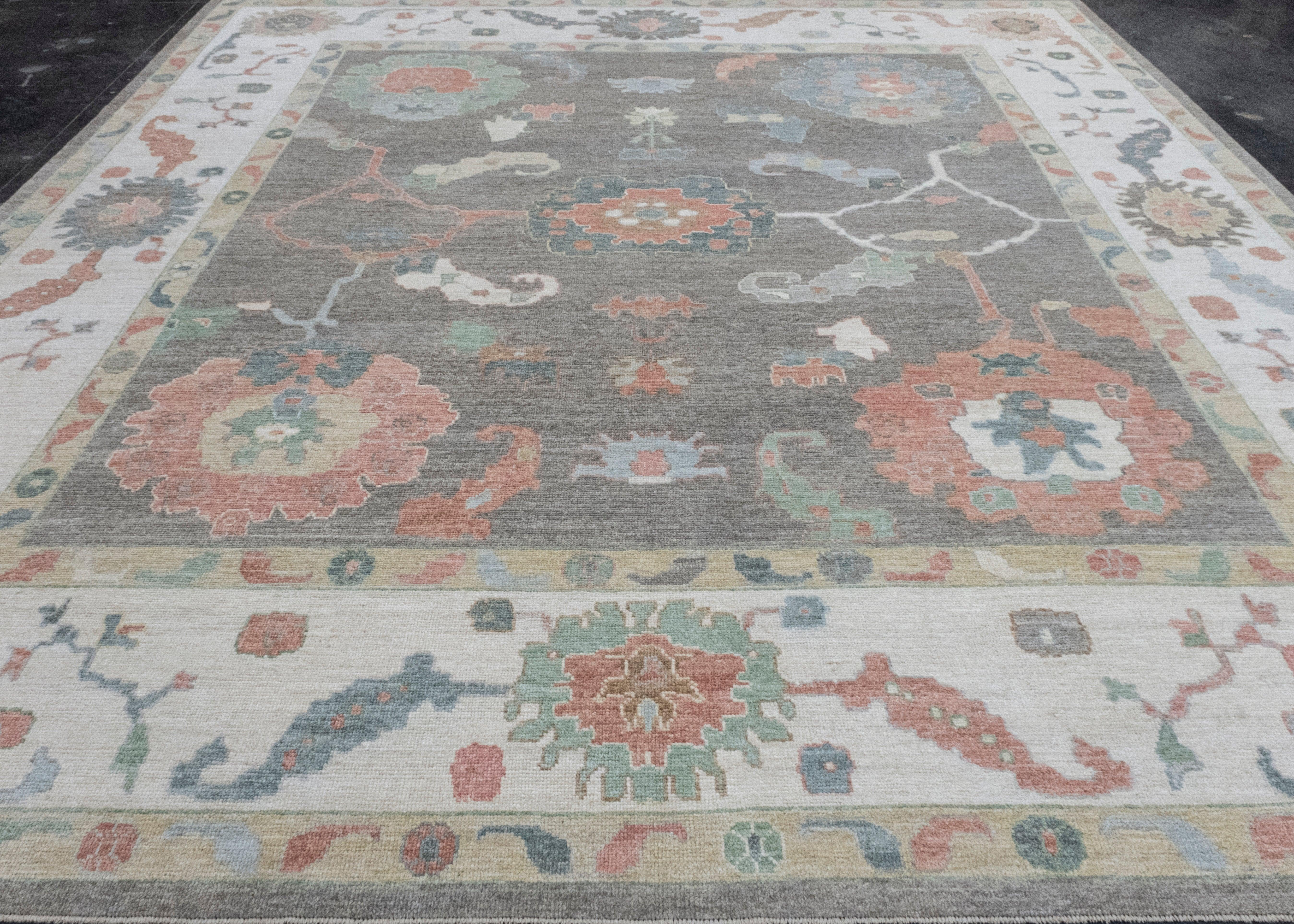 Quadratischer türkischer Oushak-Teppich 11'9