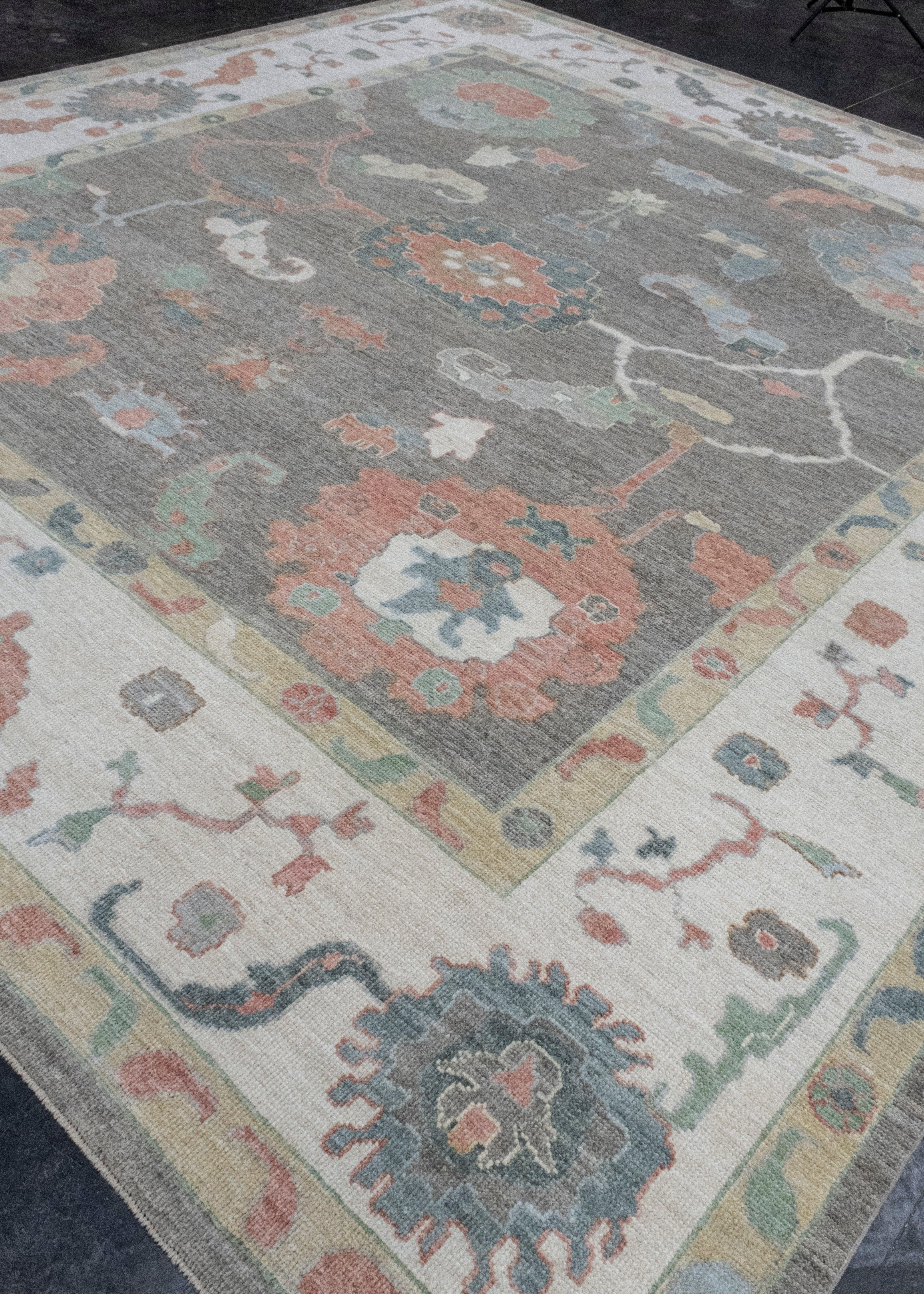 Quadratischer türkischer Oushak-Teppich 11'9