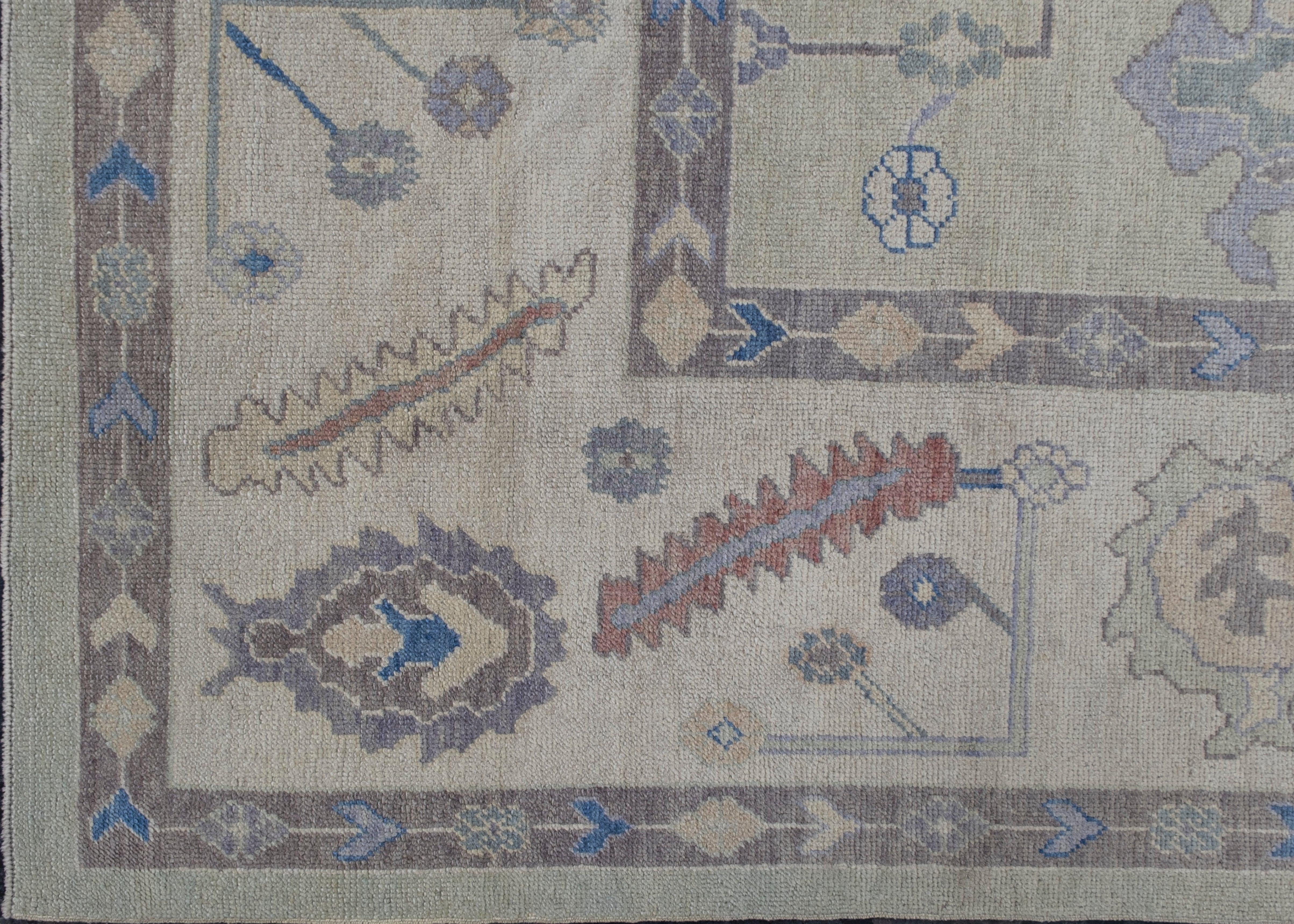 Quadratischer türkischer Oushak-Teppich 13'1